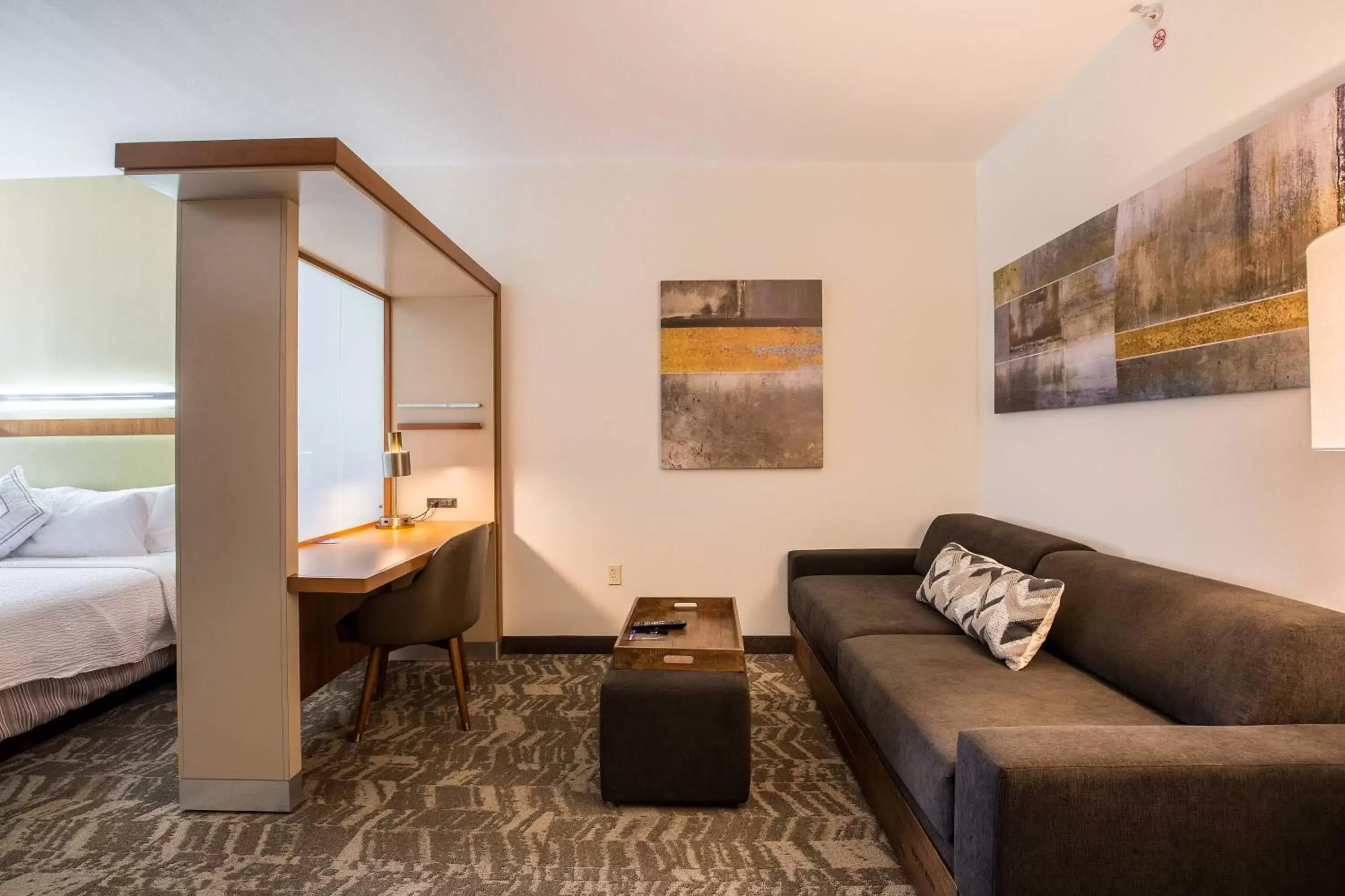Living room, Seating Area in SpringHill Suites by Marriott Houston Rosenberg