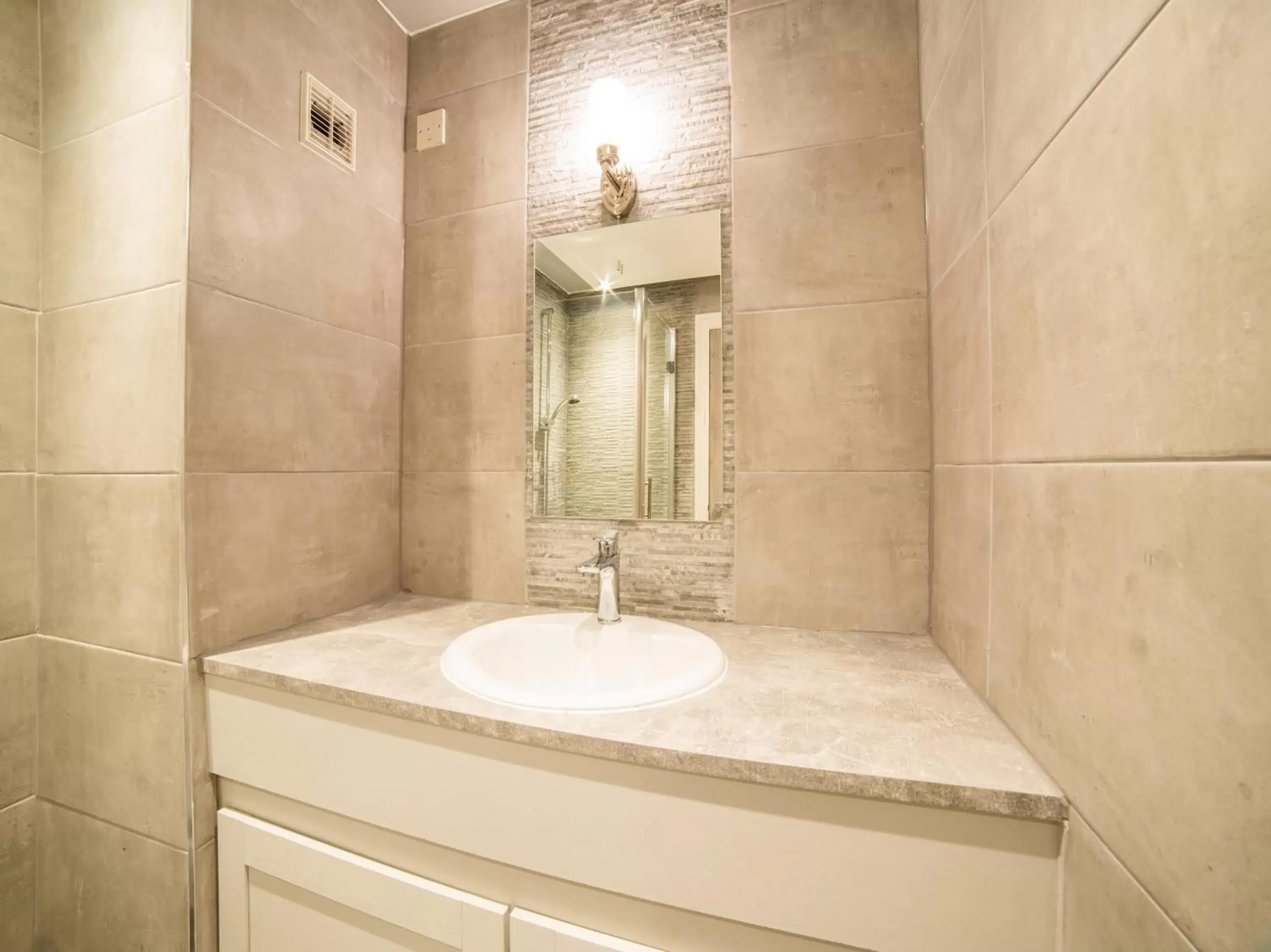 Bathroom in Churchill's Hotel