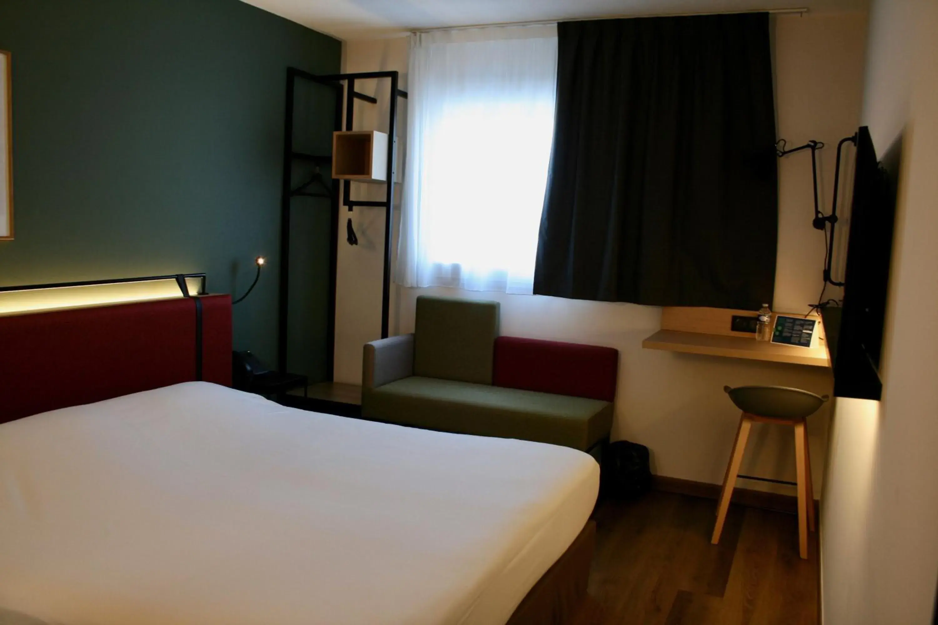 Photo of the whole room, Bed in Kyriad Prestige Montpellier Ouest - Croix D'argent