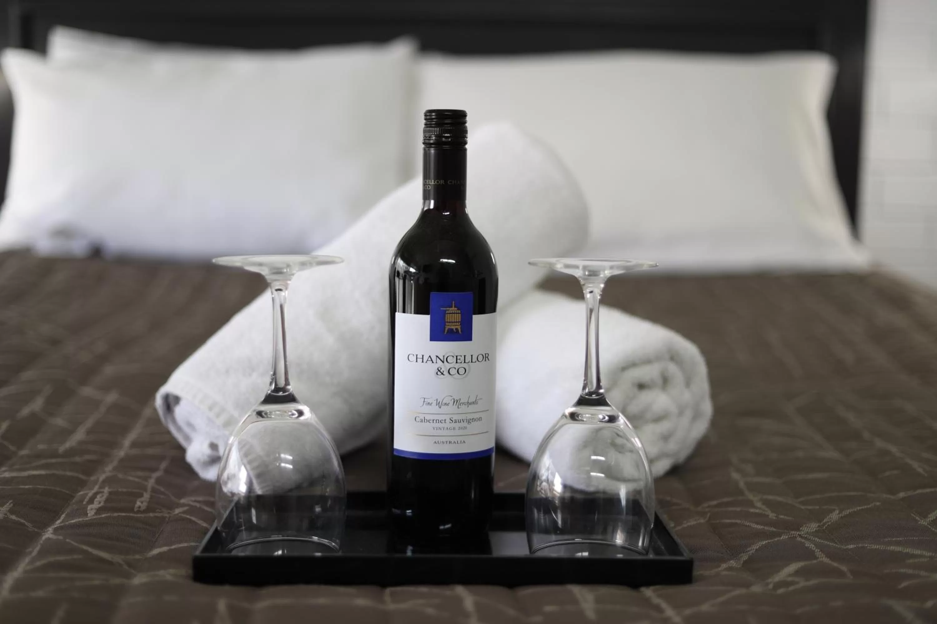 Food and drinks, Bed in The Town House Motor Inn