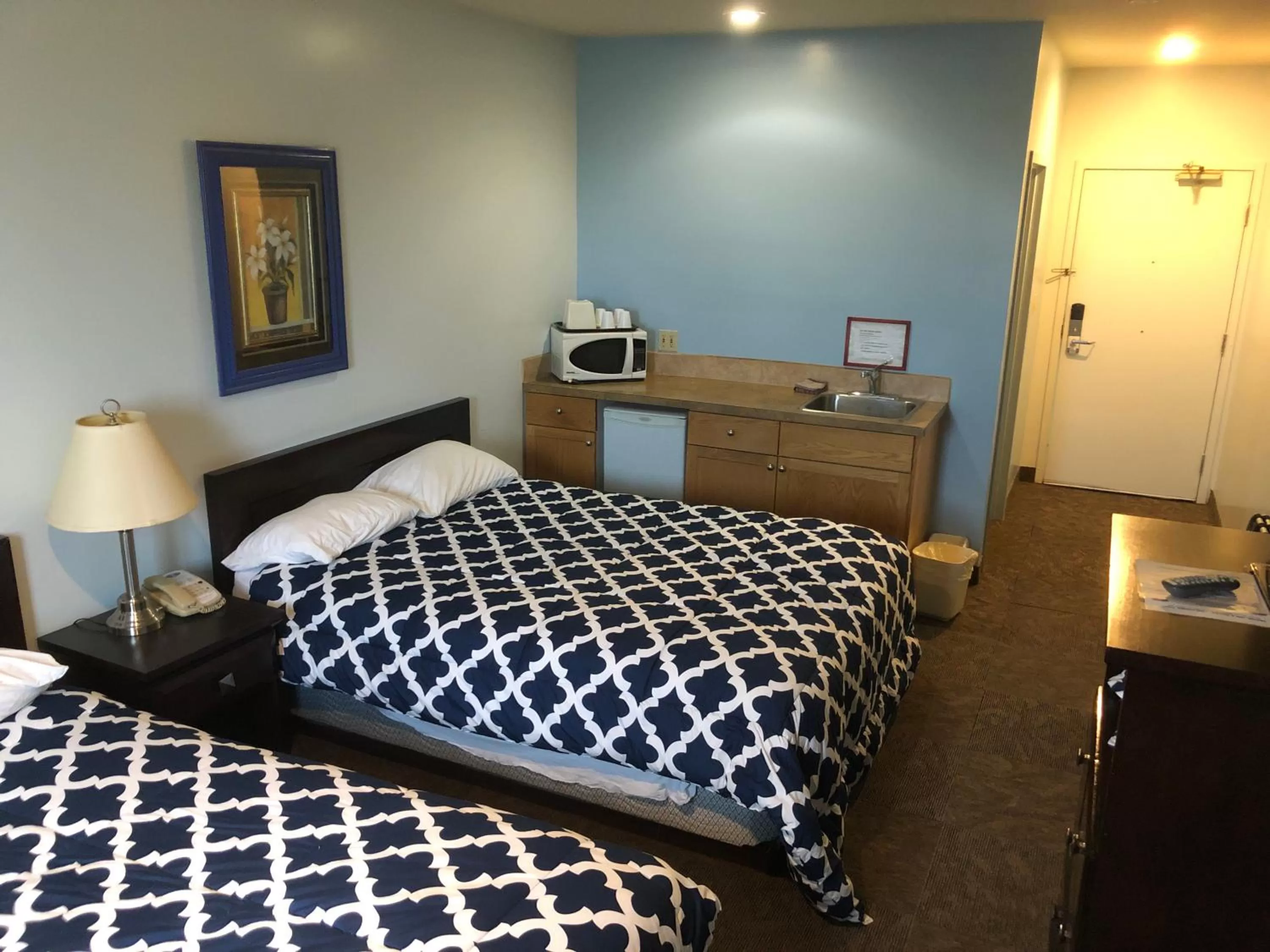 Photo of the whole room, Bed in Travel Inn & Suites