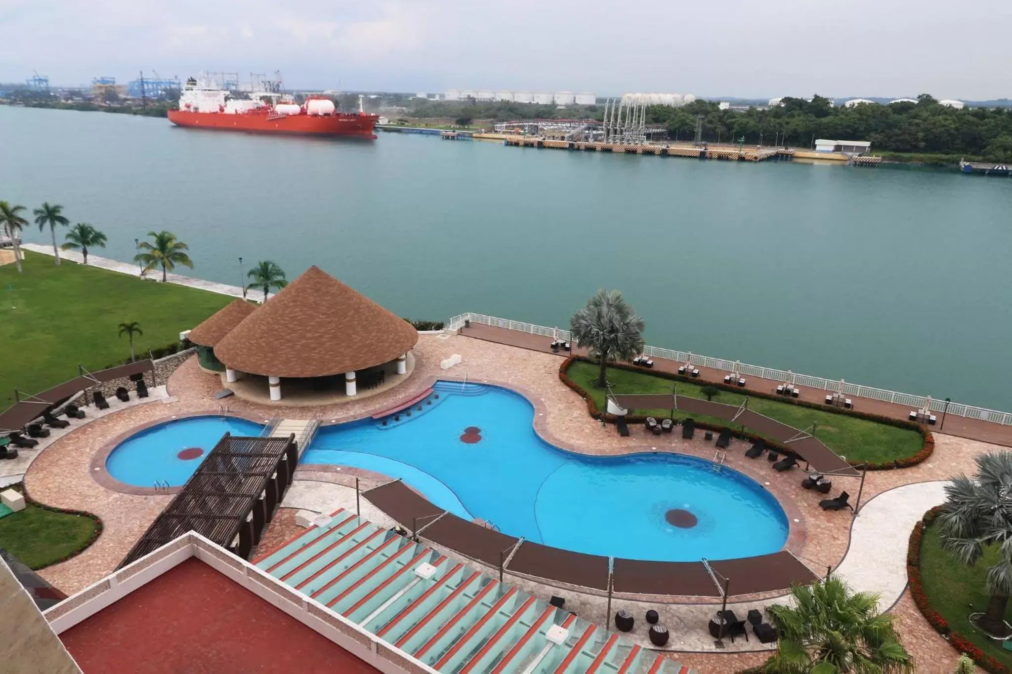 Swimming pool, Pool View in Holiday Inn Tuxpan - Convention Center, an IHG Hotel