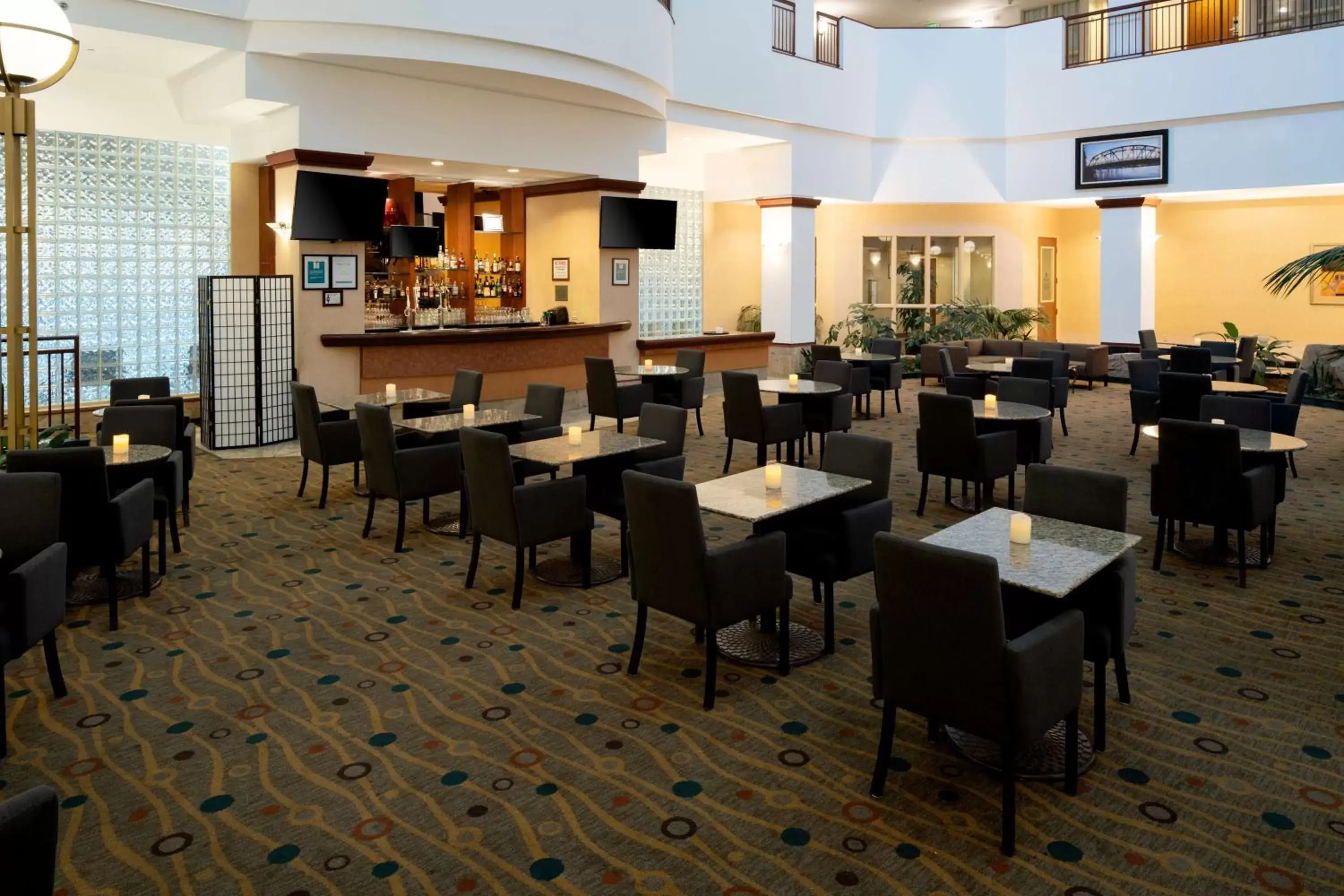 Restaurant/places to eat in Embassy Suites by Hilton Portland Airport Restaurant/places to eat in Embassy Suites by Hilton Portland Airport