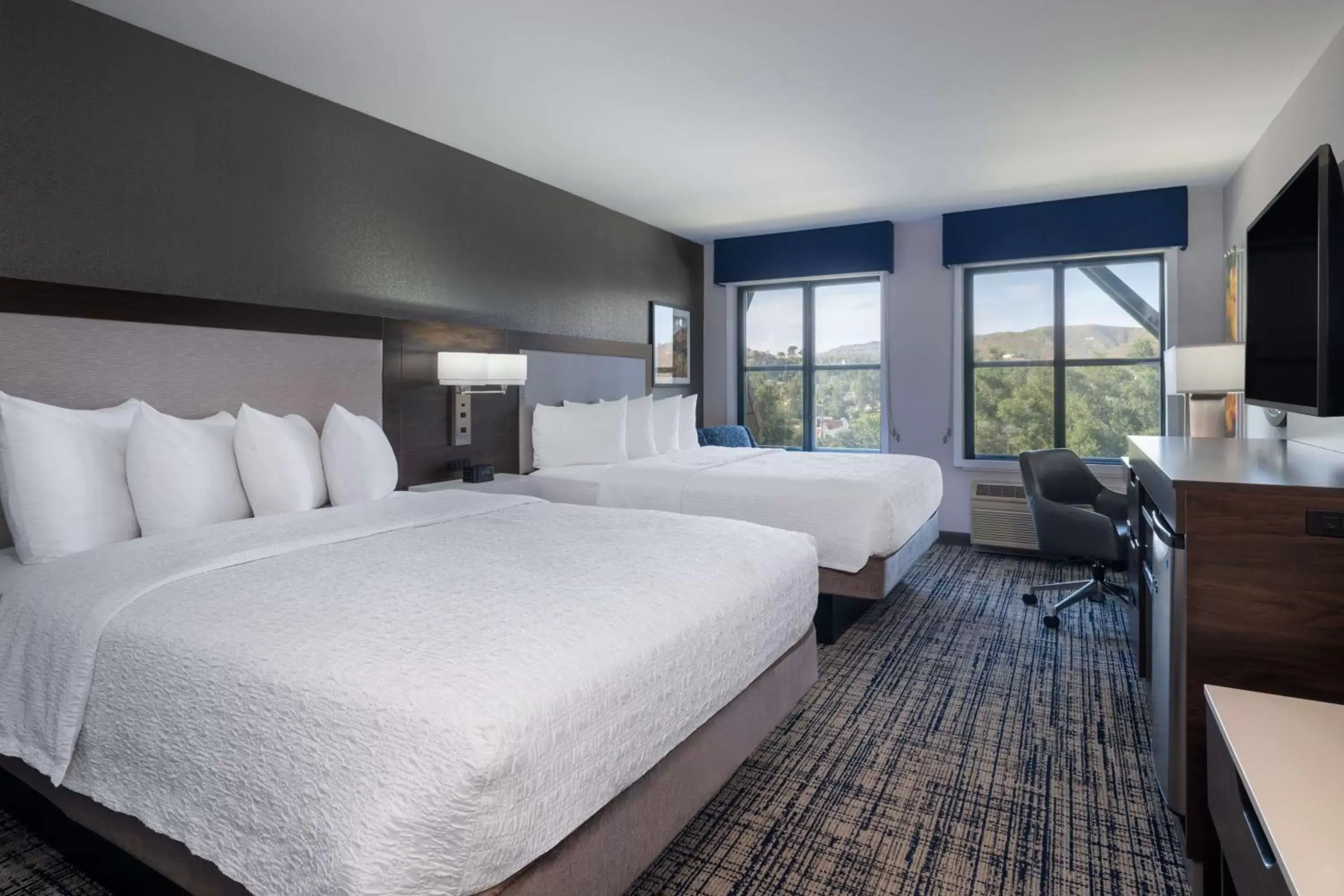 Bed in Hampton Inn & Suites Agoura Hills