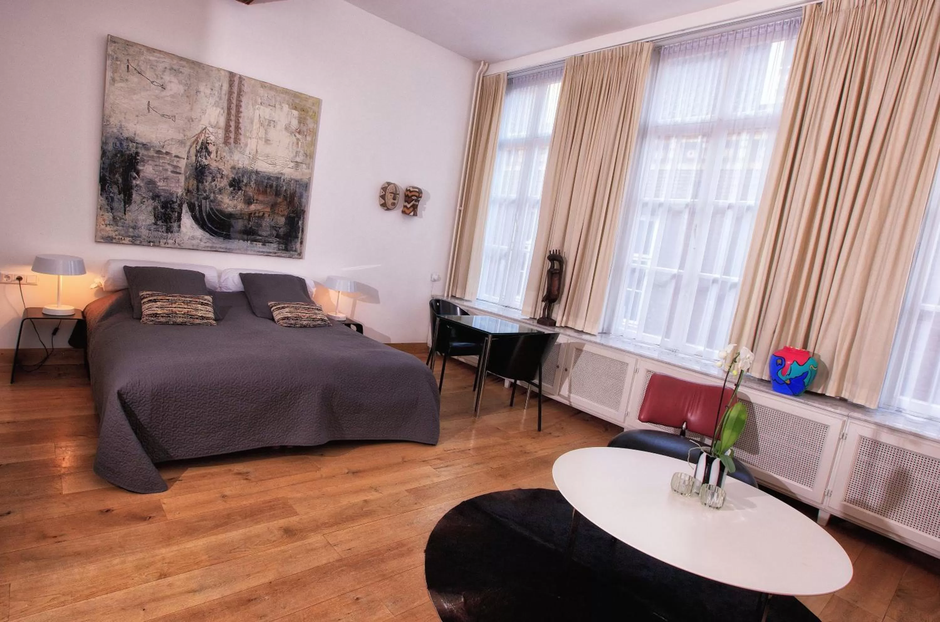 Photo of the whole room, Bed in Galerie Hotel Dis