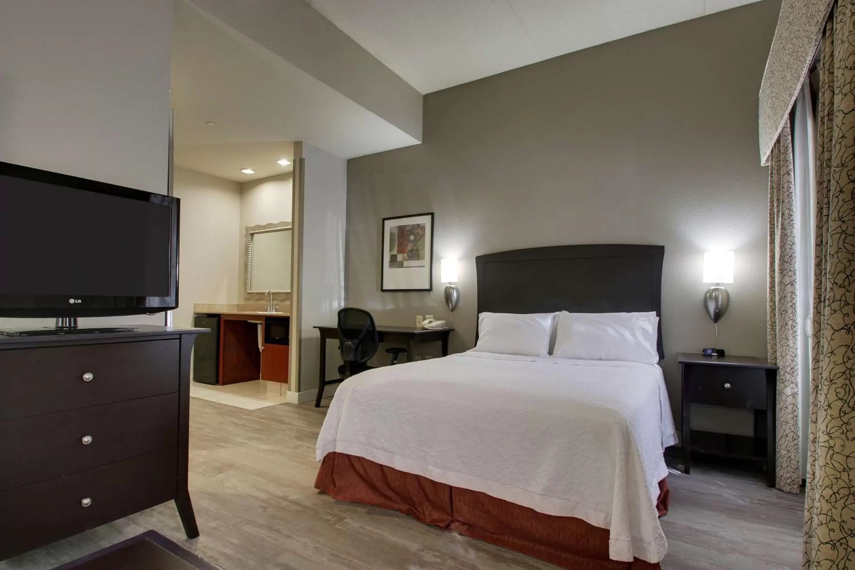 Bedroom, Bed in Hampton Inn & Suites Spartanburg-I-26-Westgate Mall