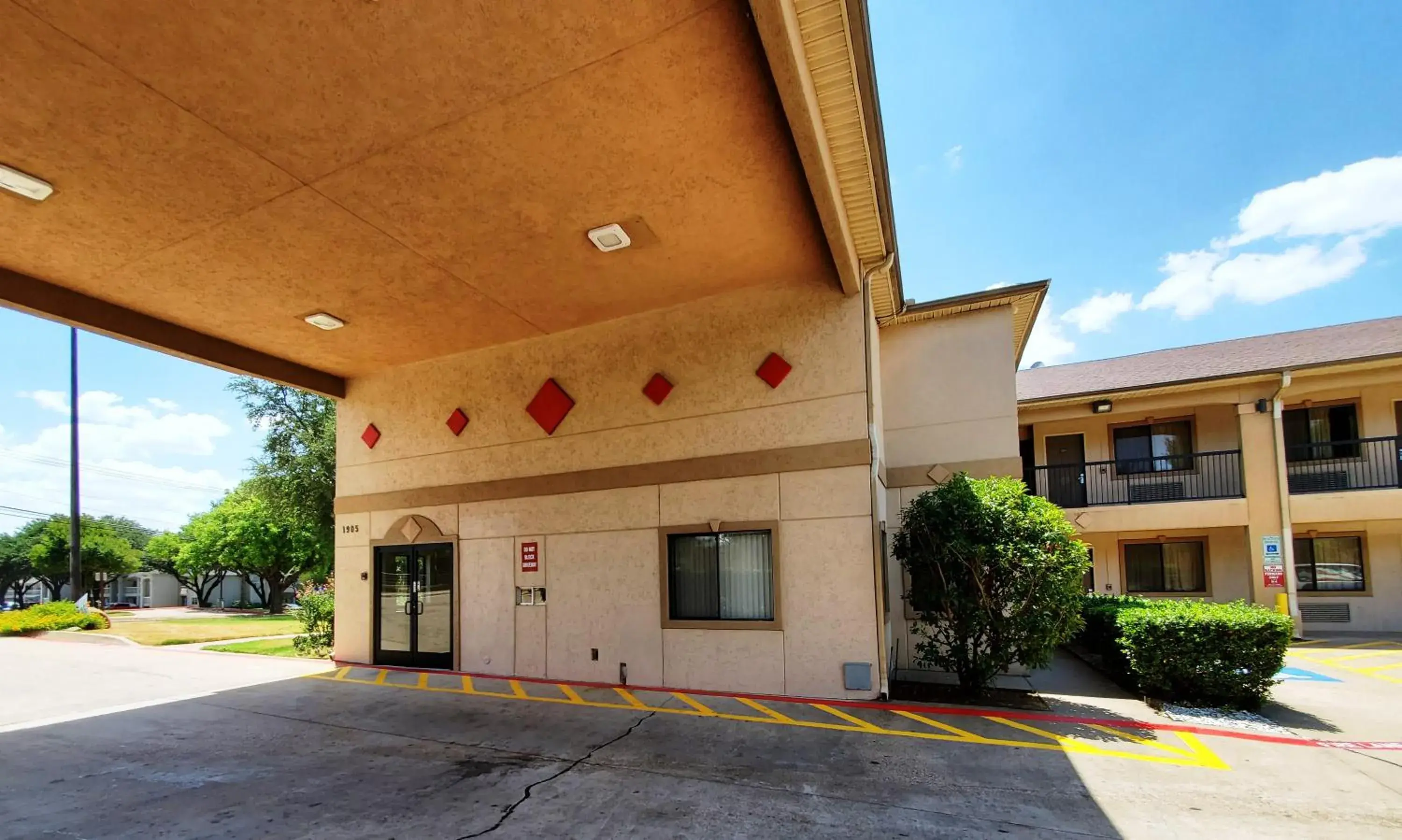 Property building in Highland Inn Property building in Highland Inn