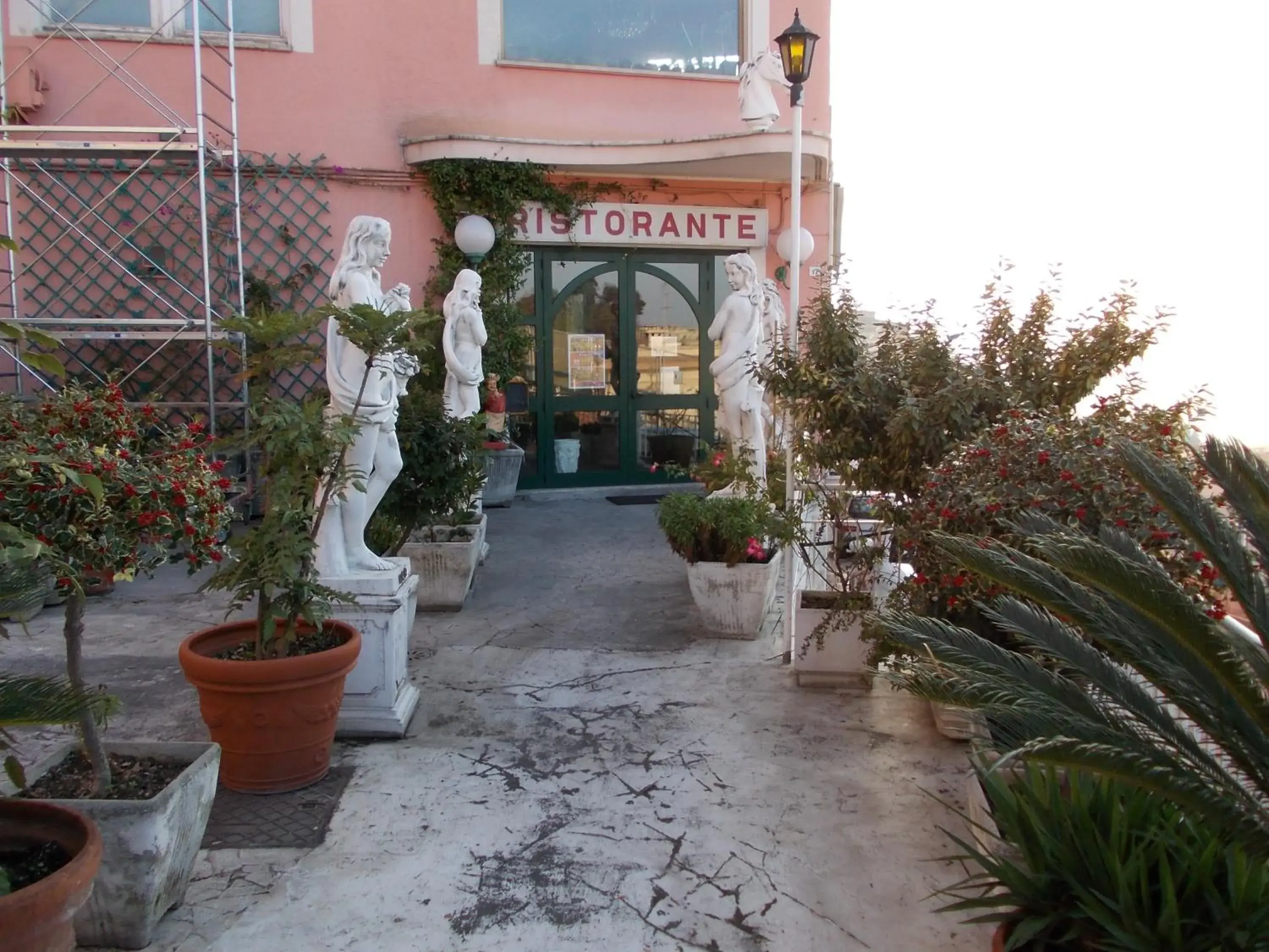 Restaurant/places to eat in Grande Albergo Abruzzo