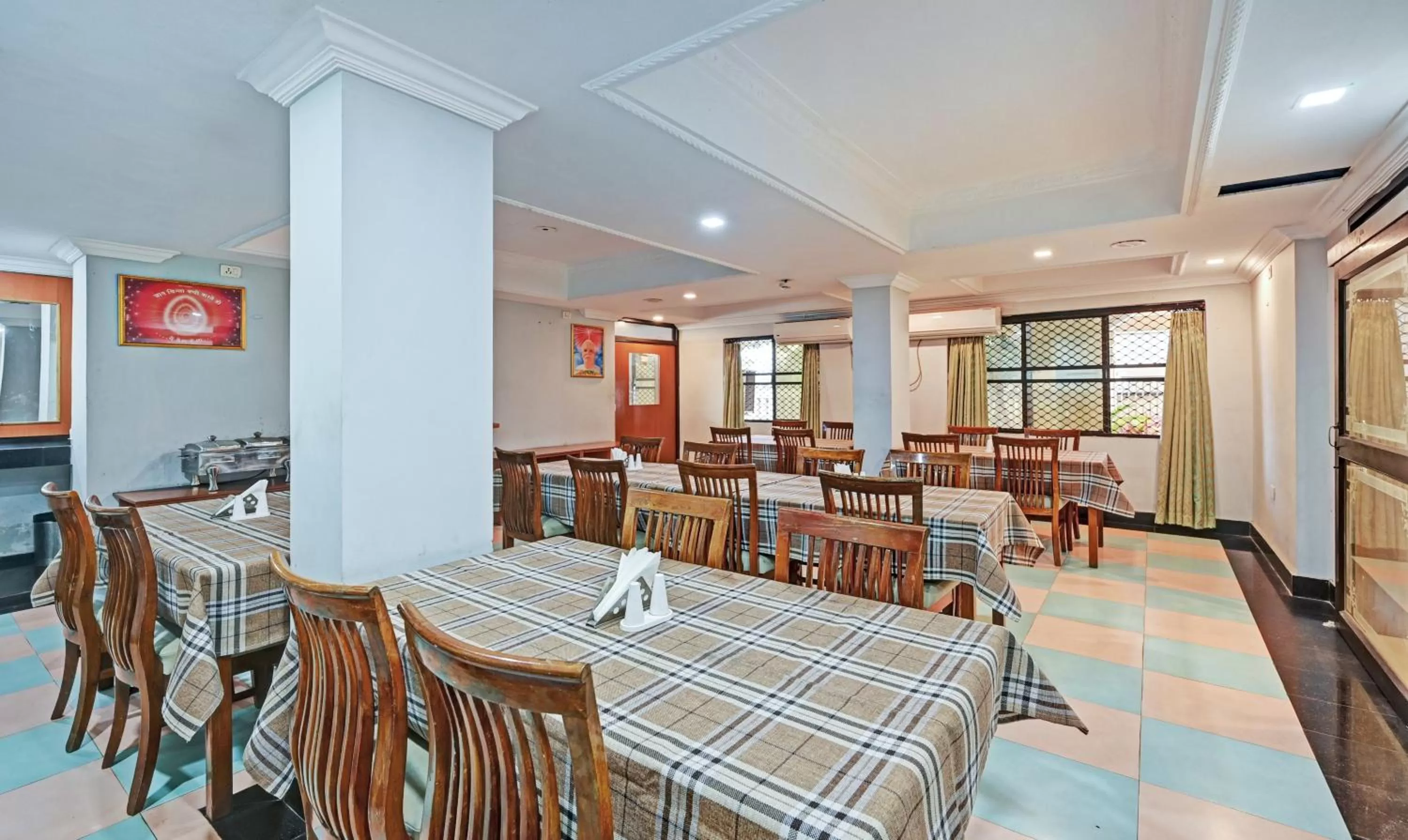 Restaurant/places to eat in Treebo Sidhartha International Baliapanda