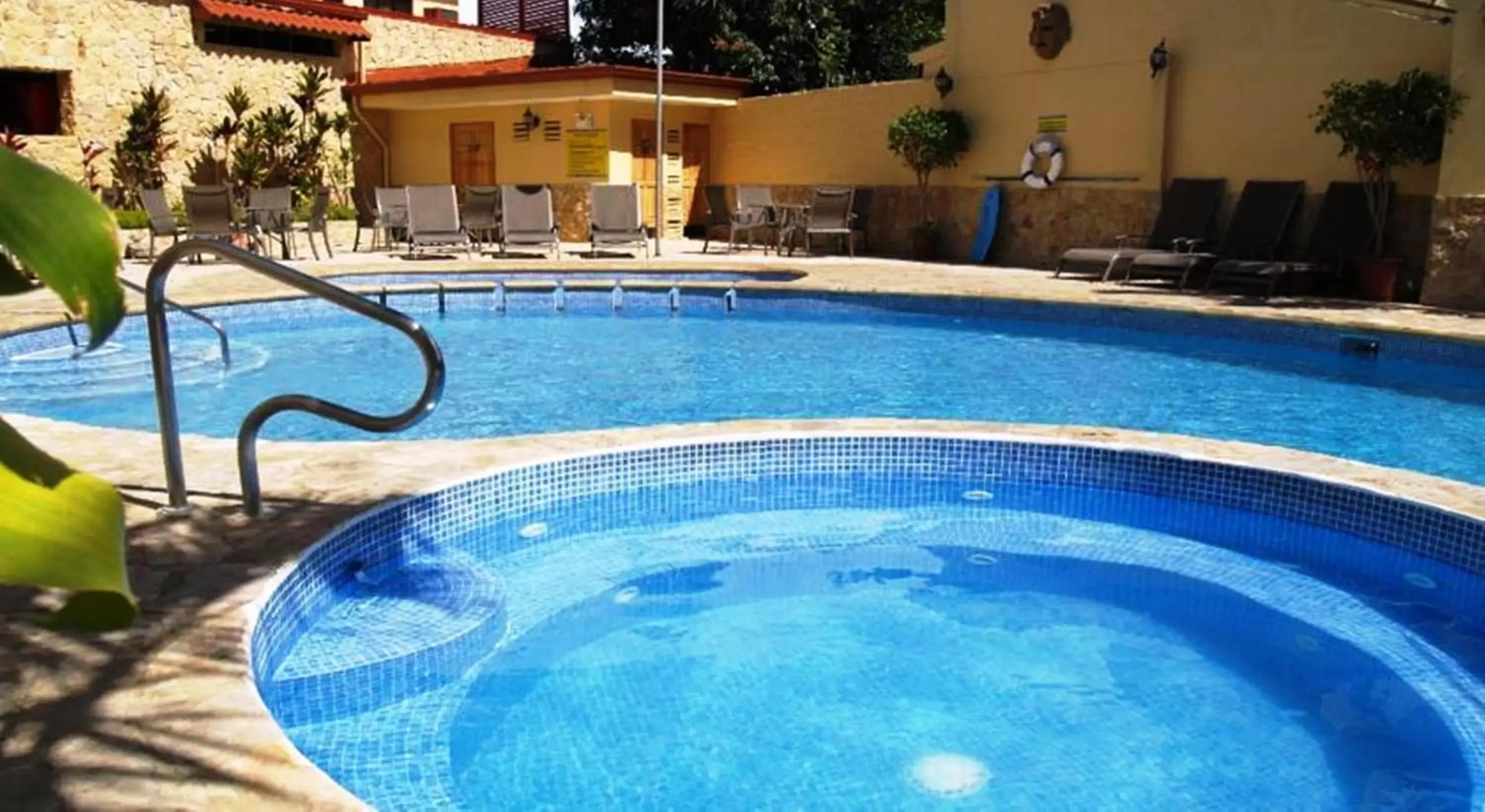 Hot Tub, Swimming Pool in Adventure Inn