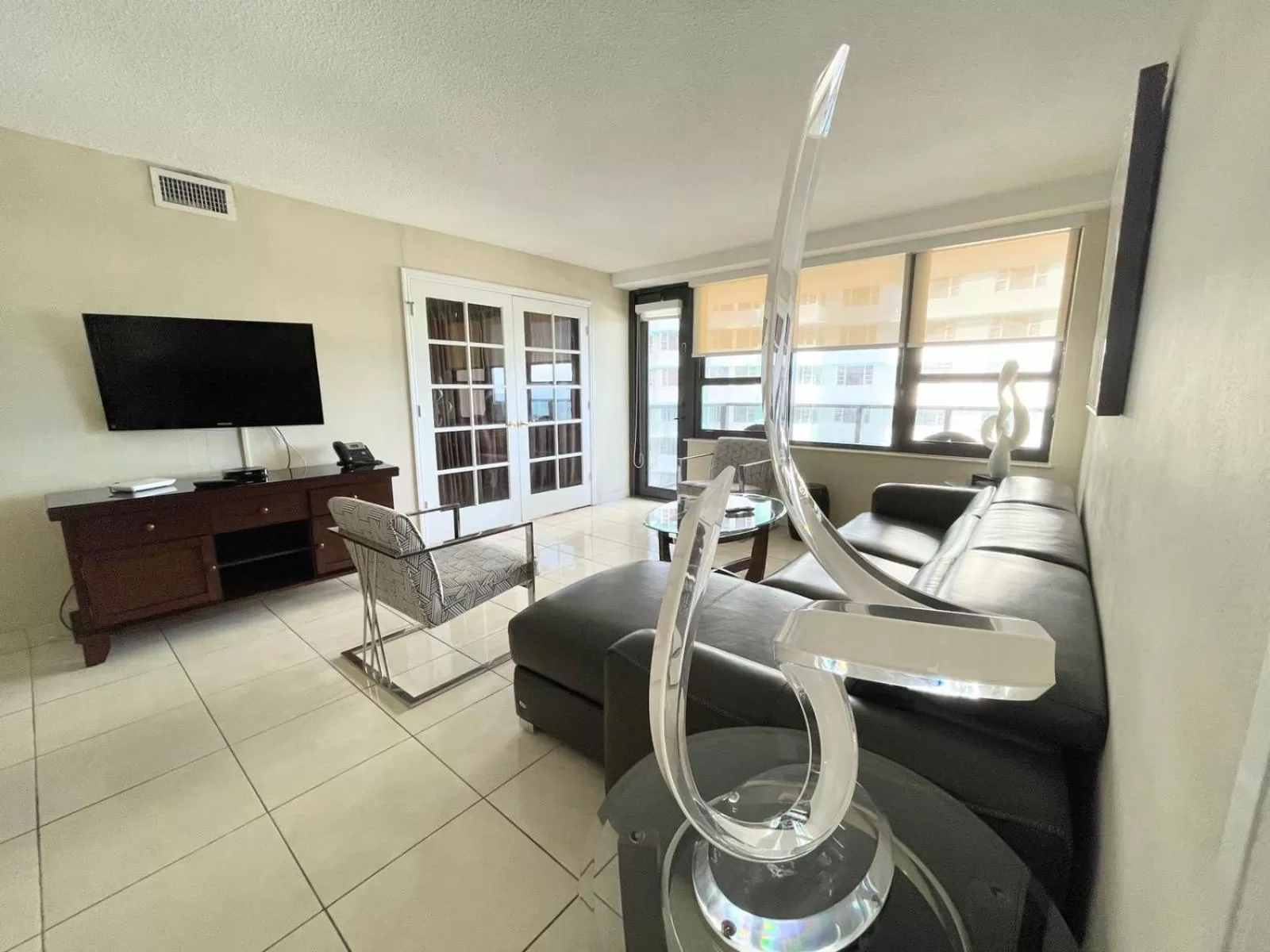 Living room, Seating Area in The Alexander Beach Residences