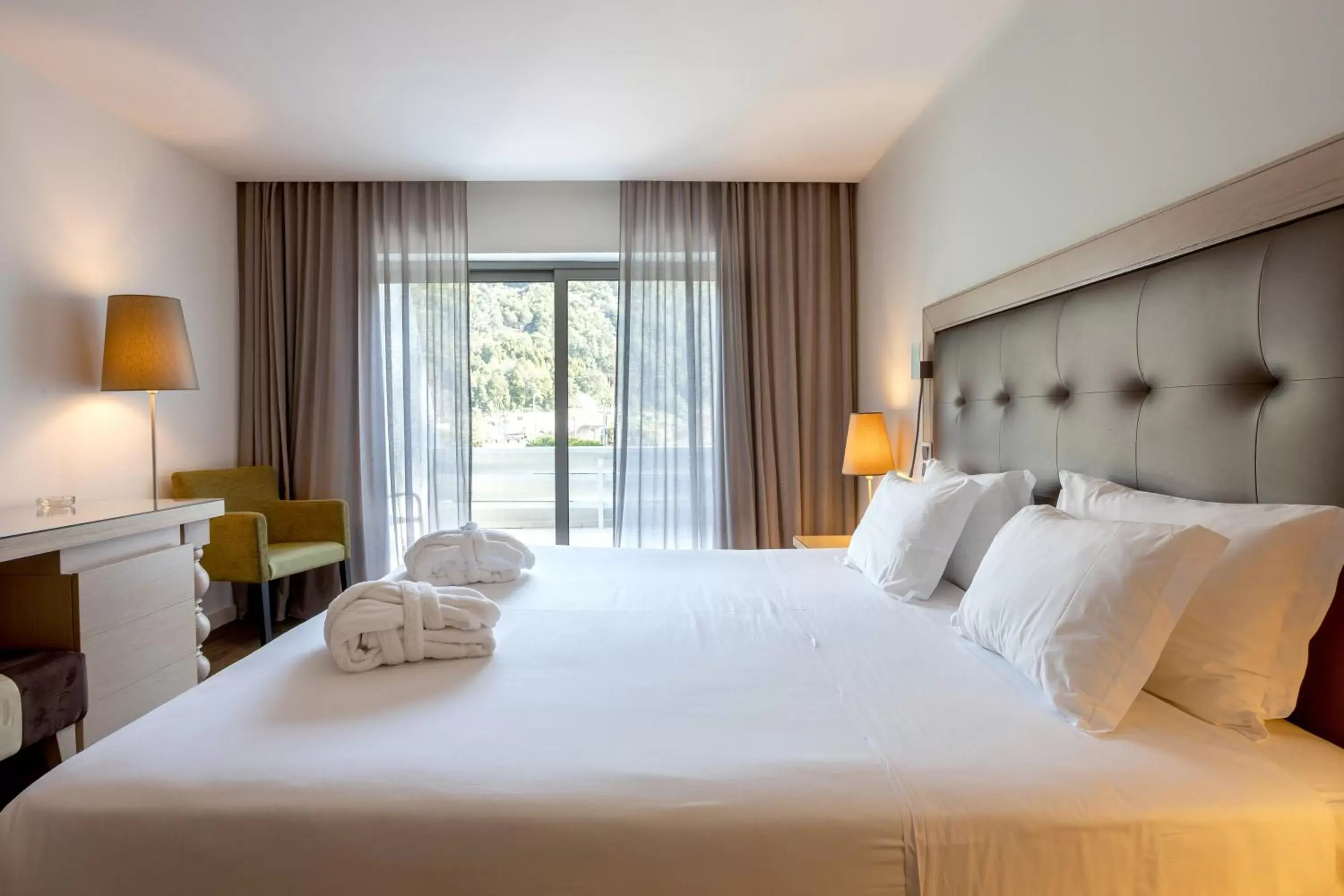 Bedroom, Bed in Hotel Porta do Sol Conference & SPA