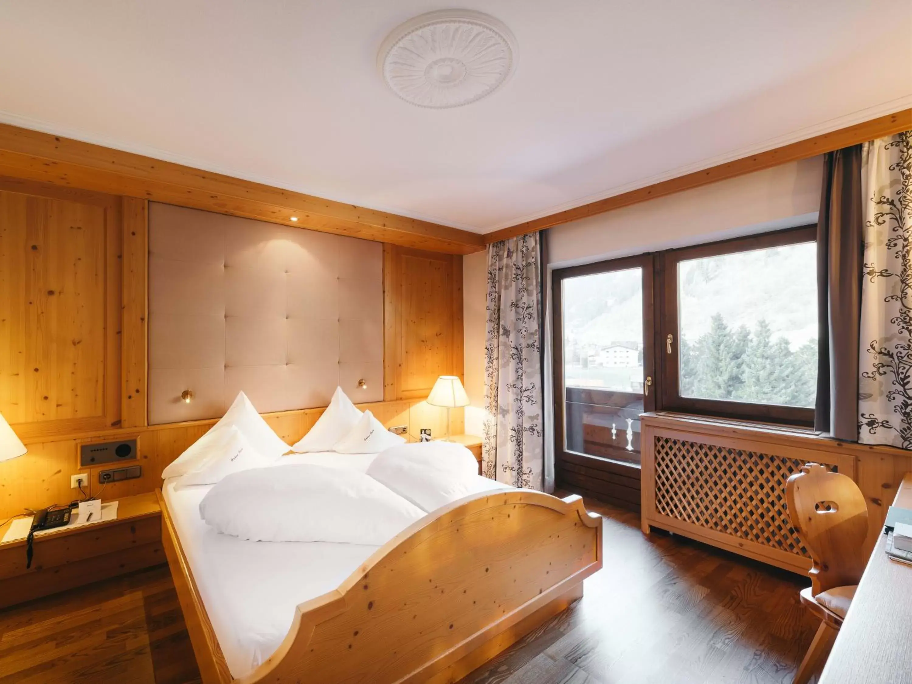 Photo of the whole room, Bed in Relais&Châteaux Spa-Hotel Jagdhof