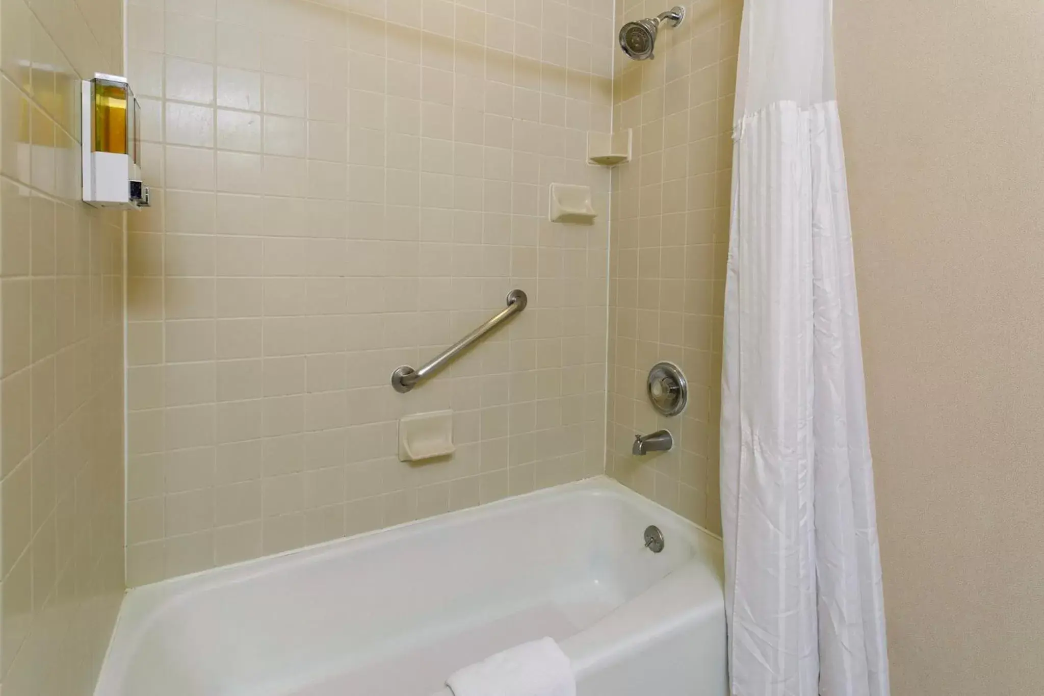 Shower, Bathroom in Gold Country Inn and Casino by Red Lion Hotels