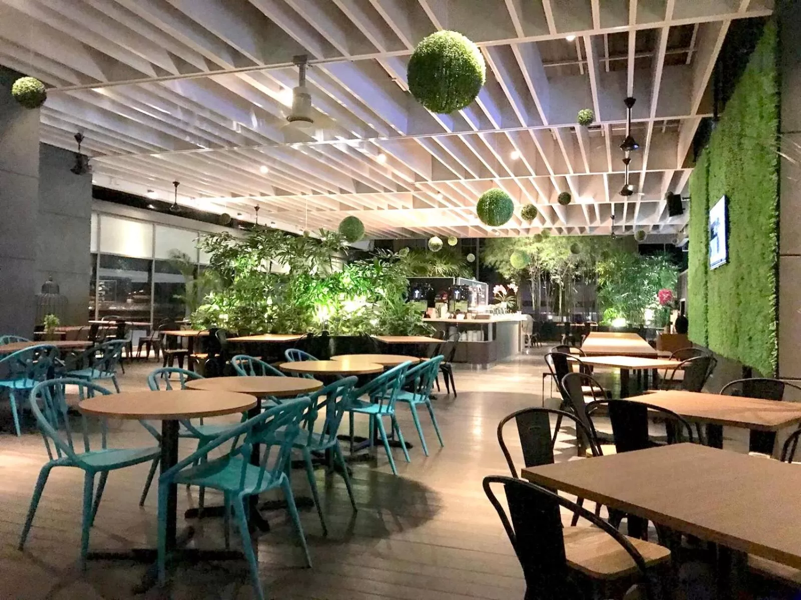 Buffet breakfast in Studio M Hotel