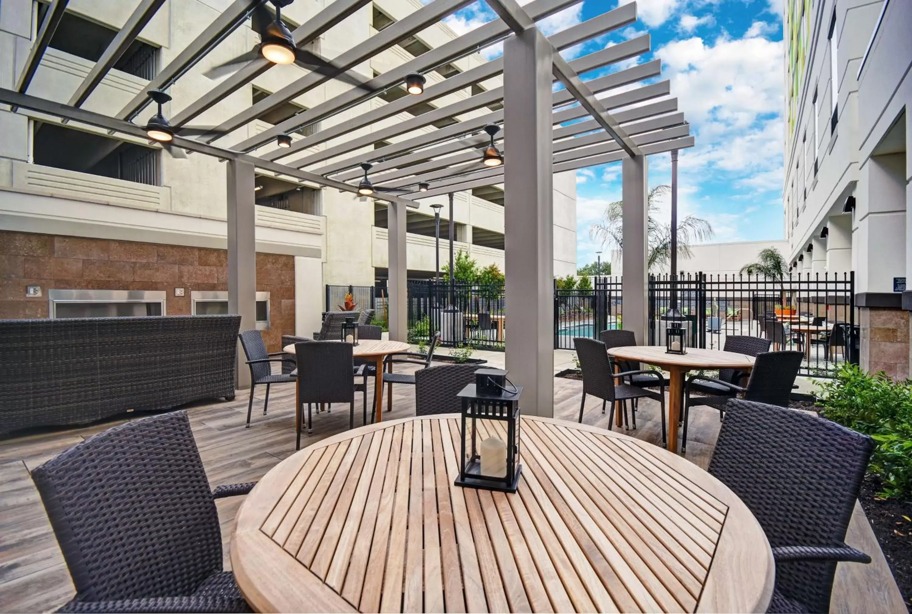 Patio, Restaurant/Places to Eat in Home2 Suites by Hilton Houston Medical Center, TX
