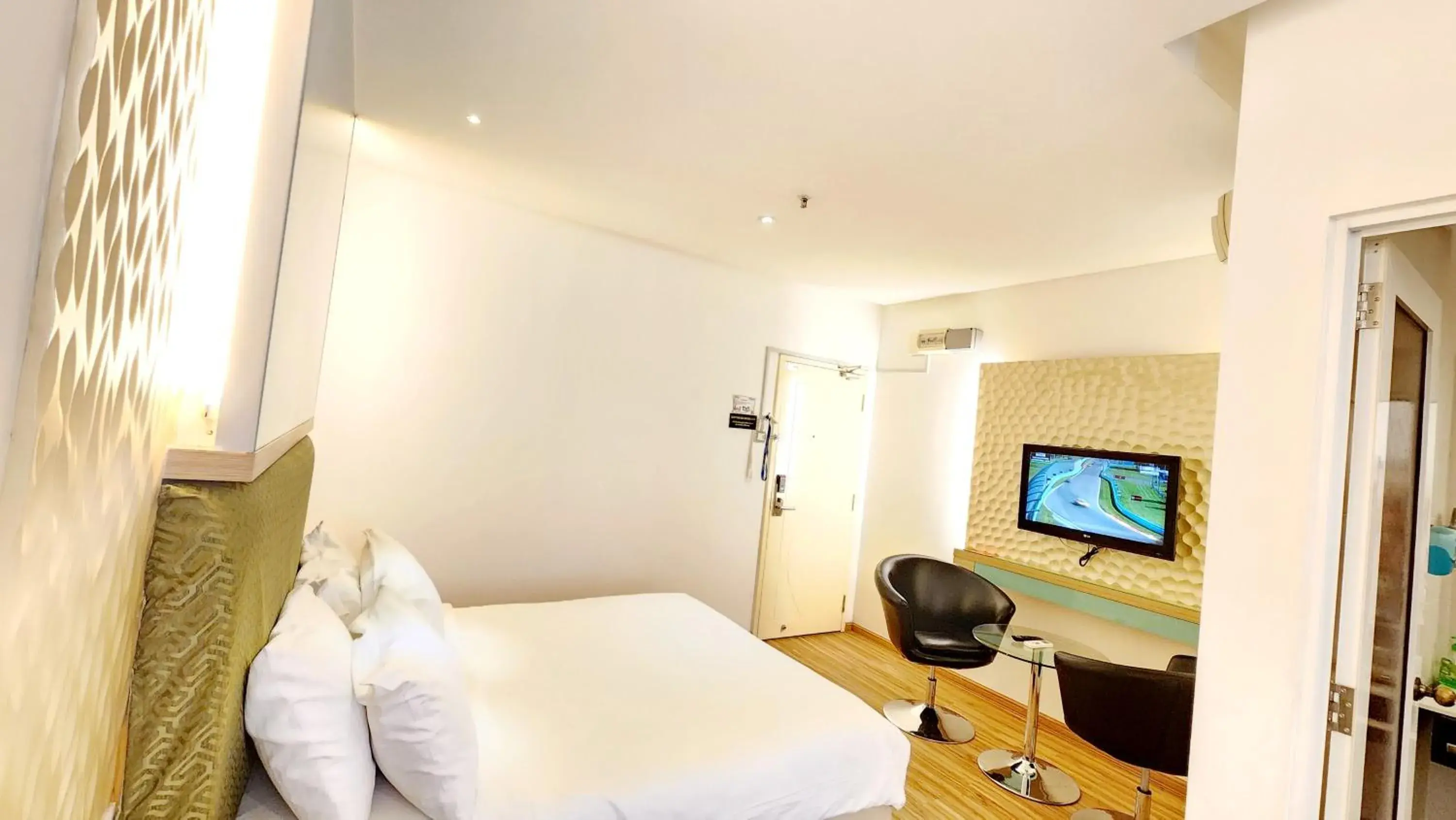 Bedroom, TV/Entertainment Center in Holiday Place Kuala Lumpur