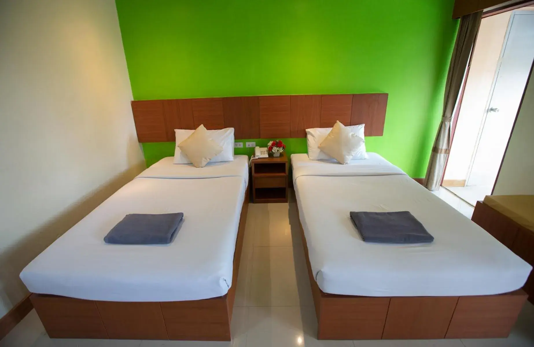 Bedroom, Bed in Twin Palms Resort Pattaya