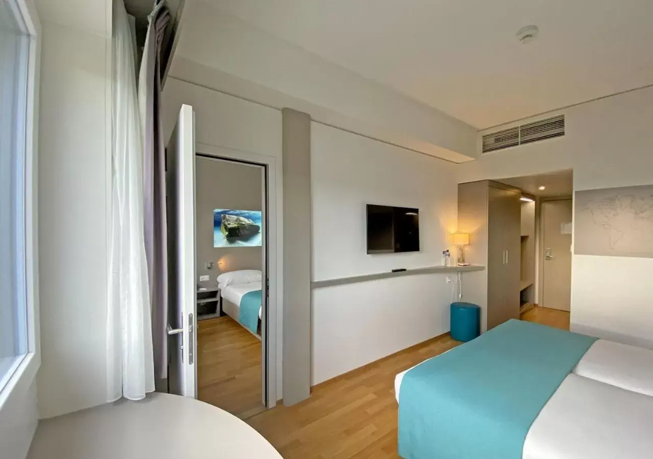 TV and multimedia, TV/Entertainment Center in Aquatis Hotel