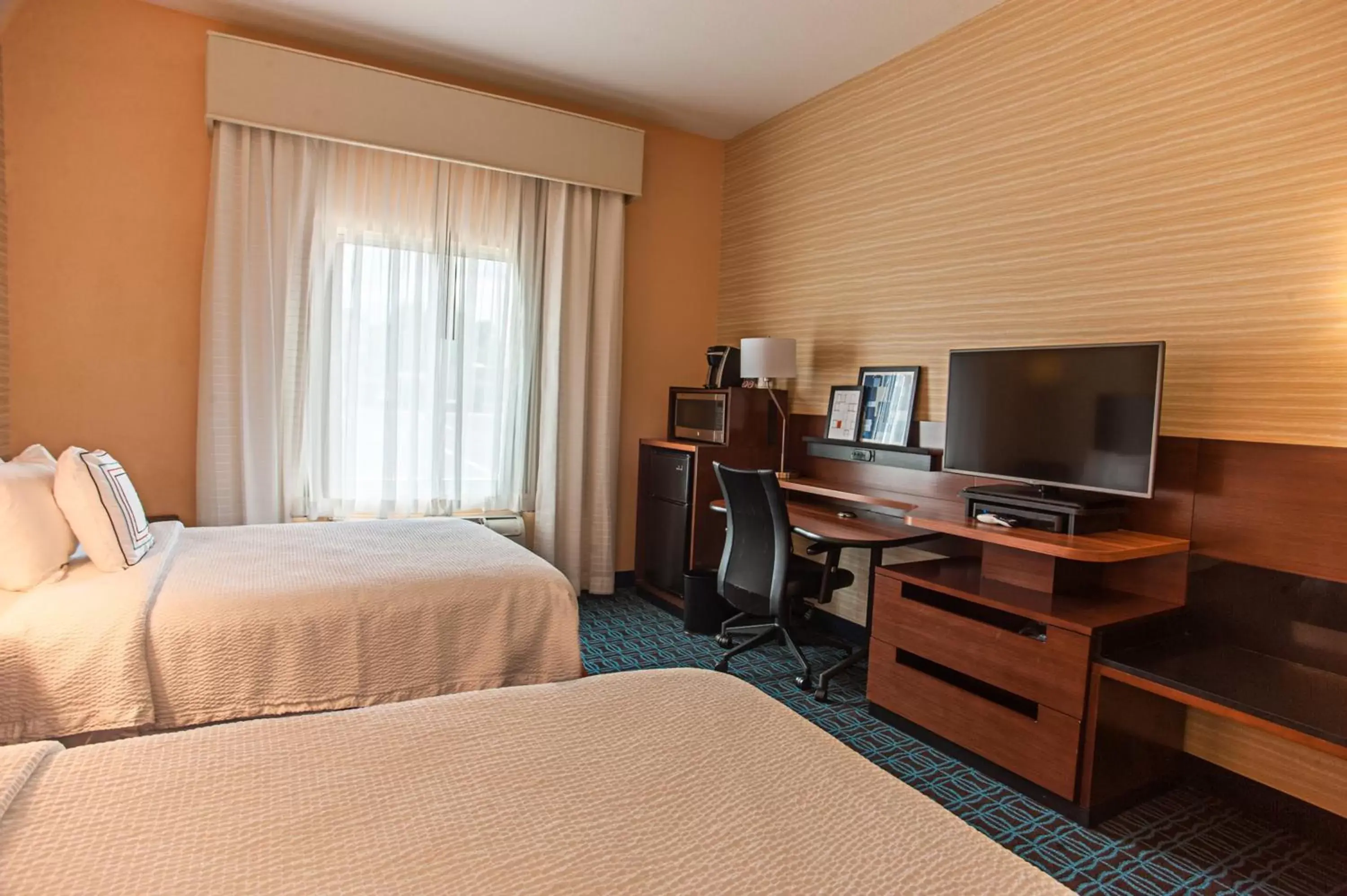 TV and multimedia, TV/Entertainment Center in Comfort Inn & Suites South Akron