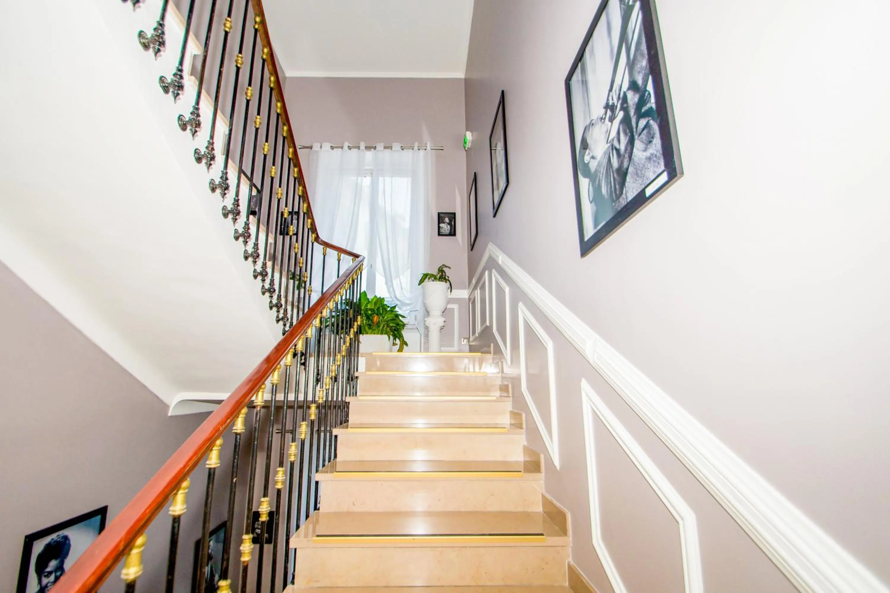 Property building in Hôtel Parisien