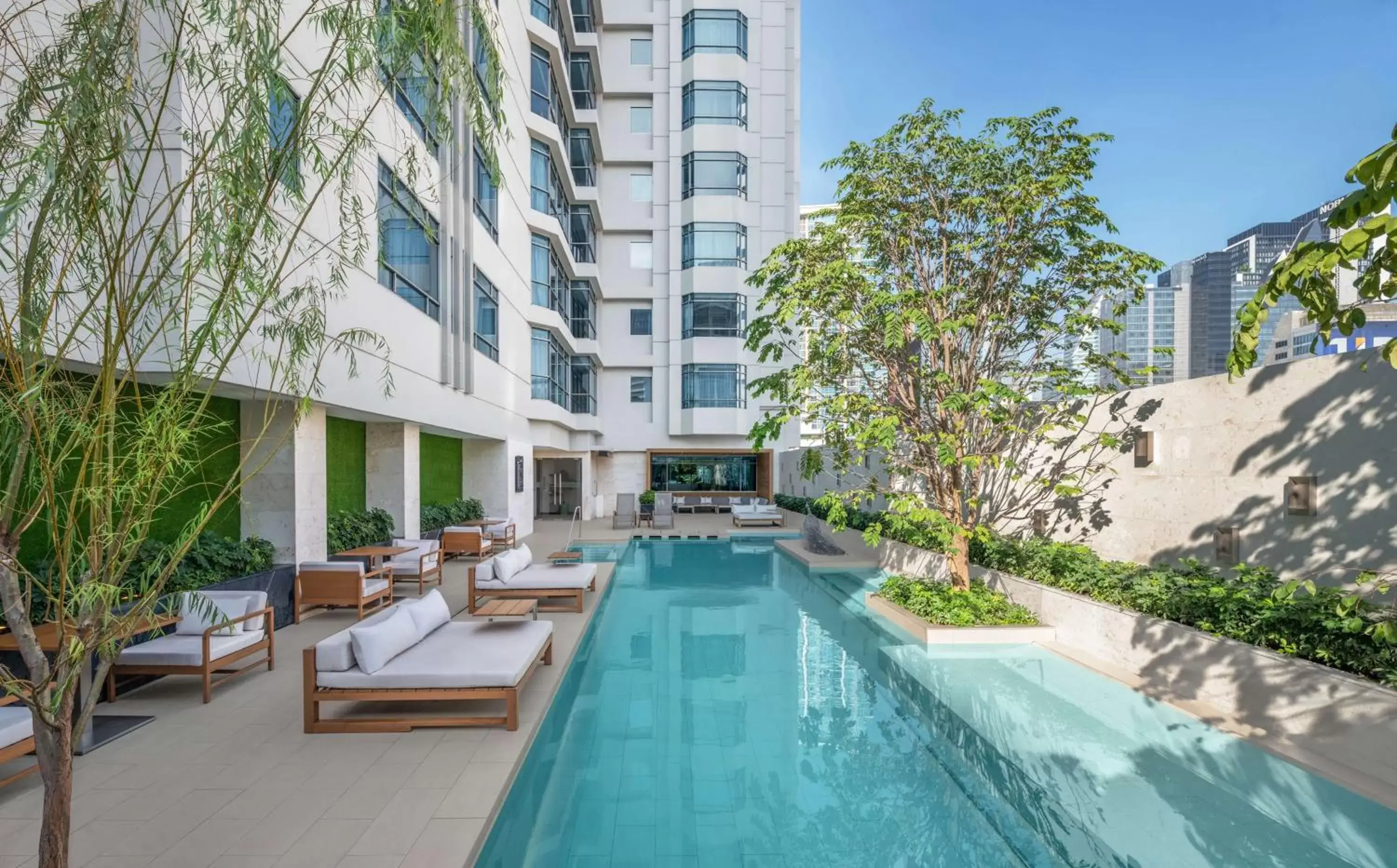 Pool view, Swimming Pool in DoubleTree by Hilton Bangkok Ploenchit