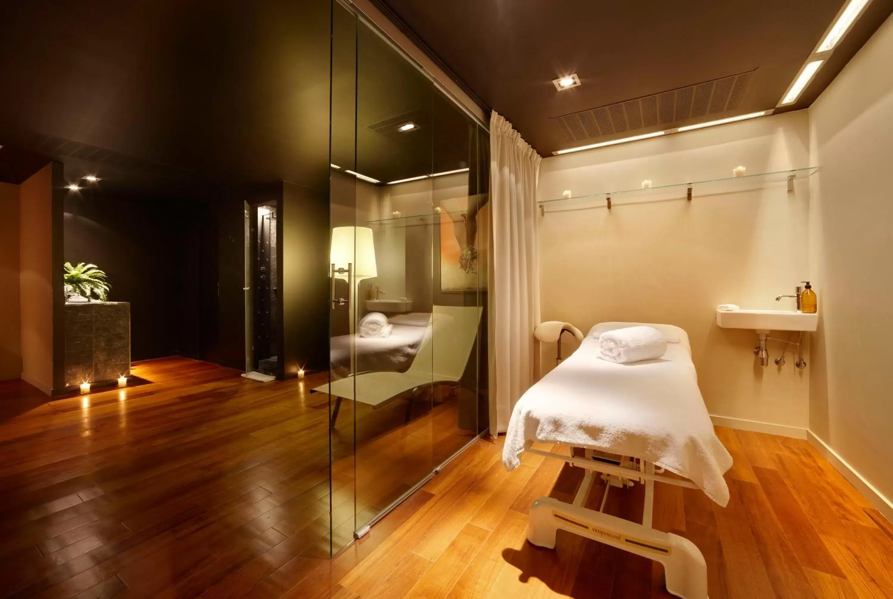 Activities, Bathroom in Hotel Miró