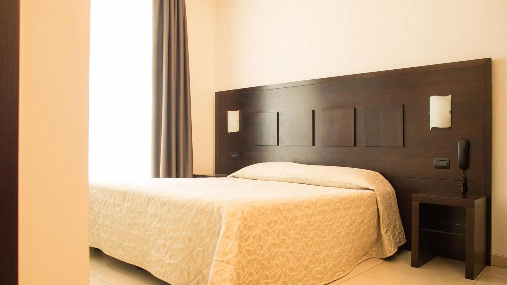 Day, Bed in Hotel I Crespi