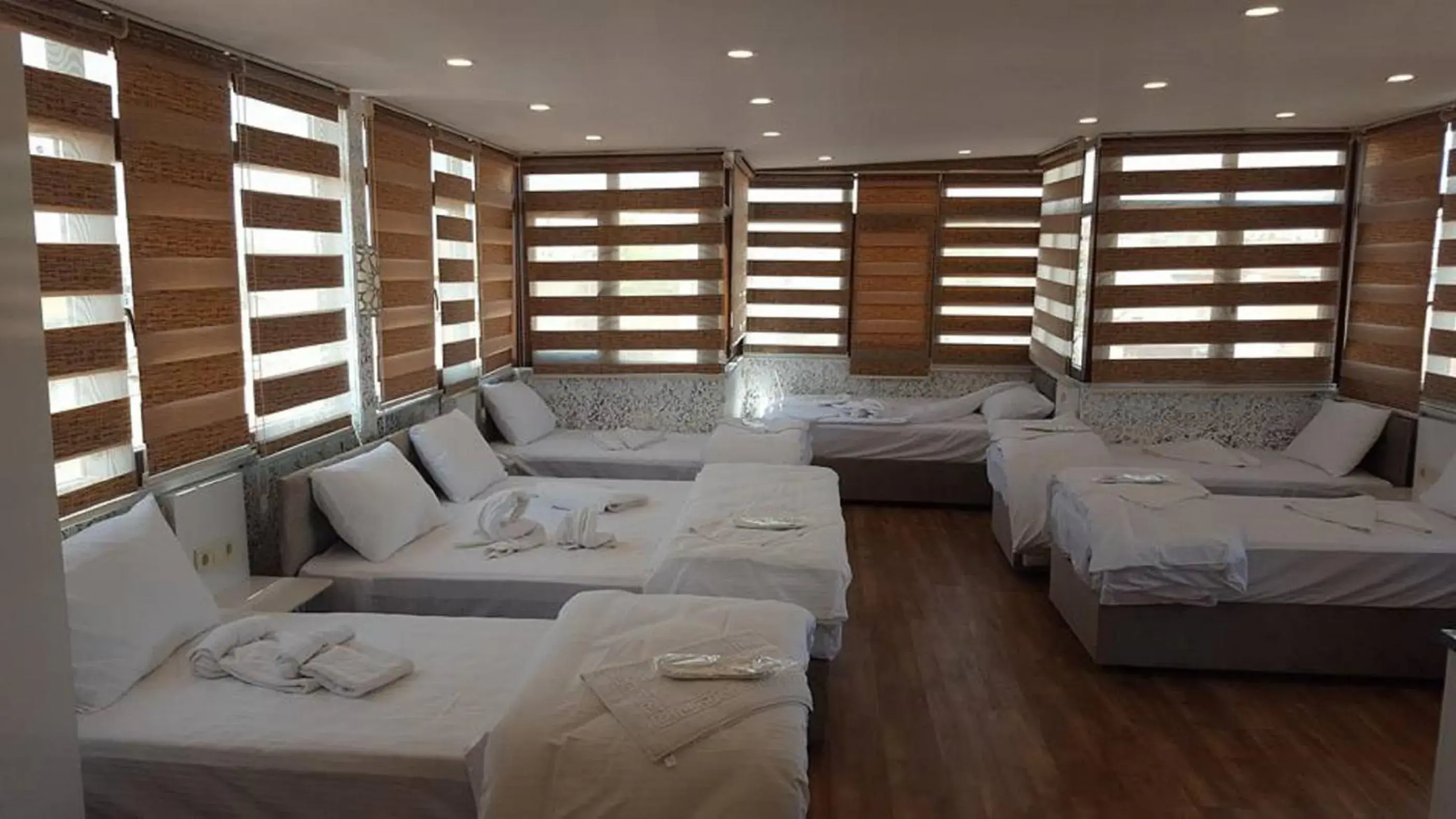 Shower, Bed in Sun Comfort Hotel Shower, Bed in Sun Comfort Hotel