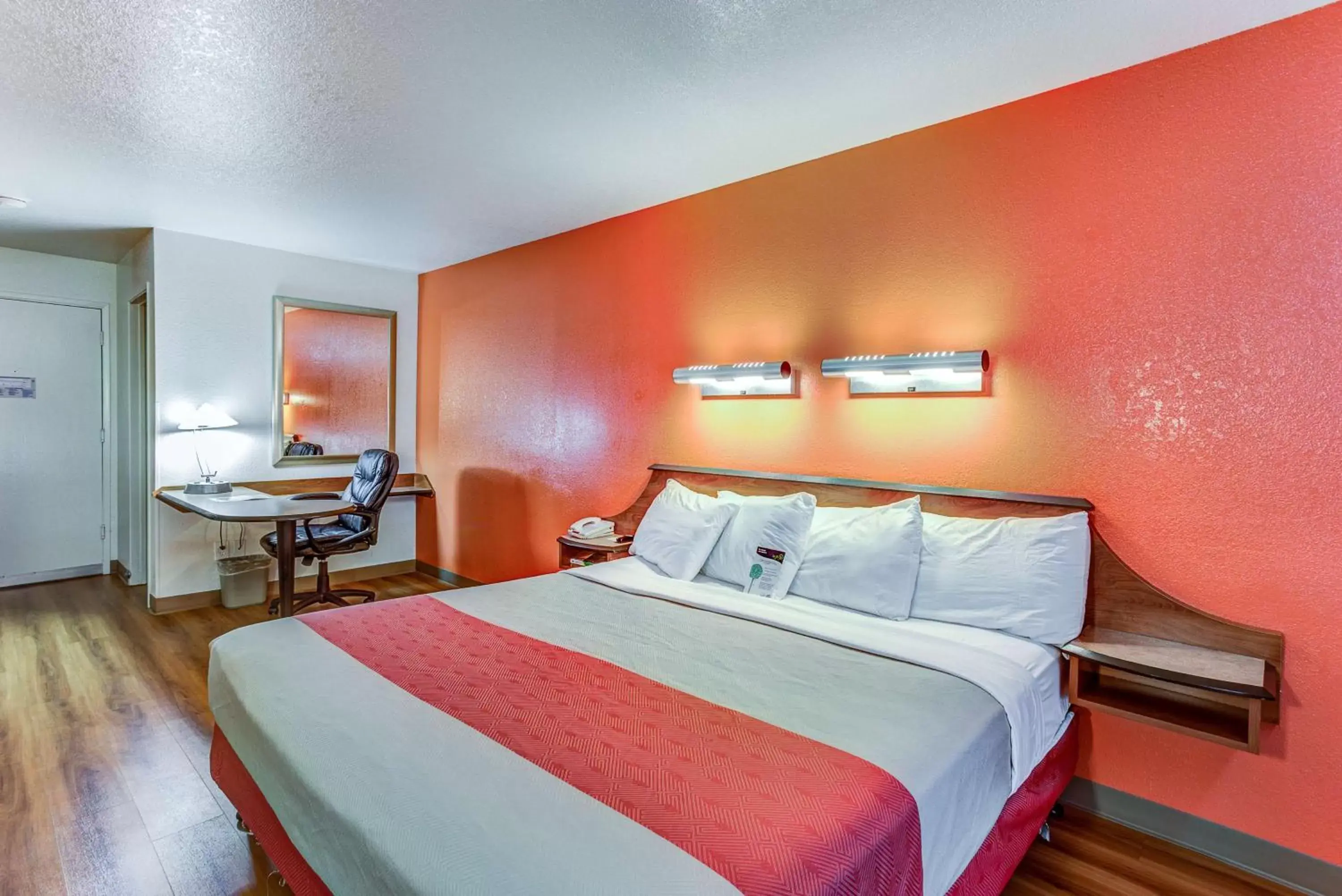 Photo of the whole room, Room Photo in Motel 6-Portland, OR - Tigard West
