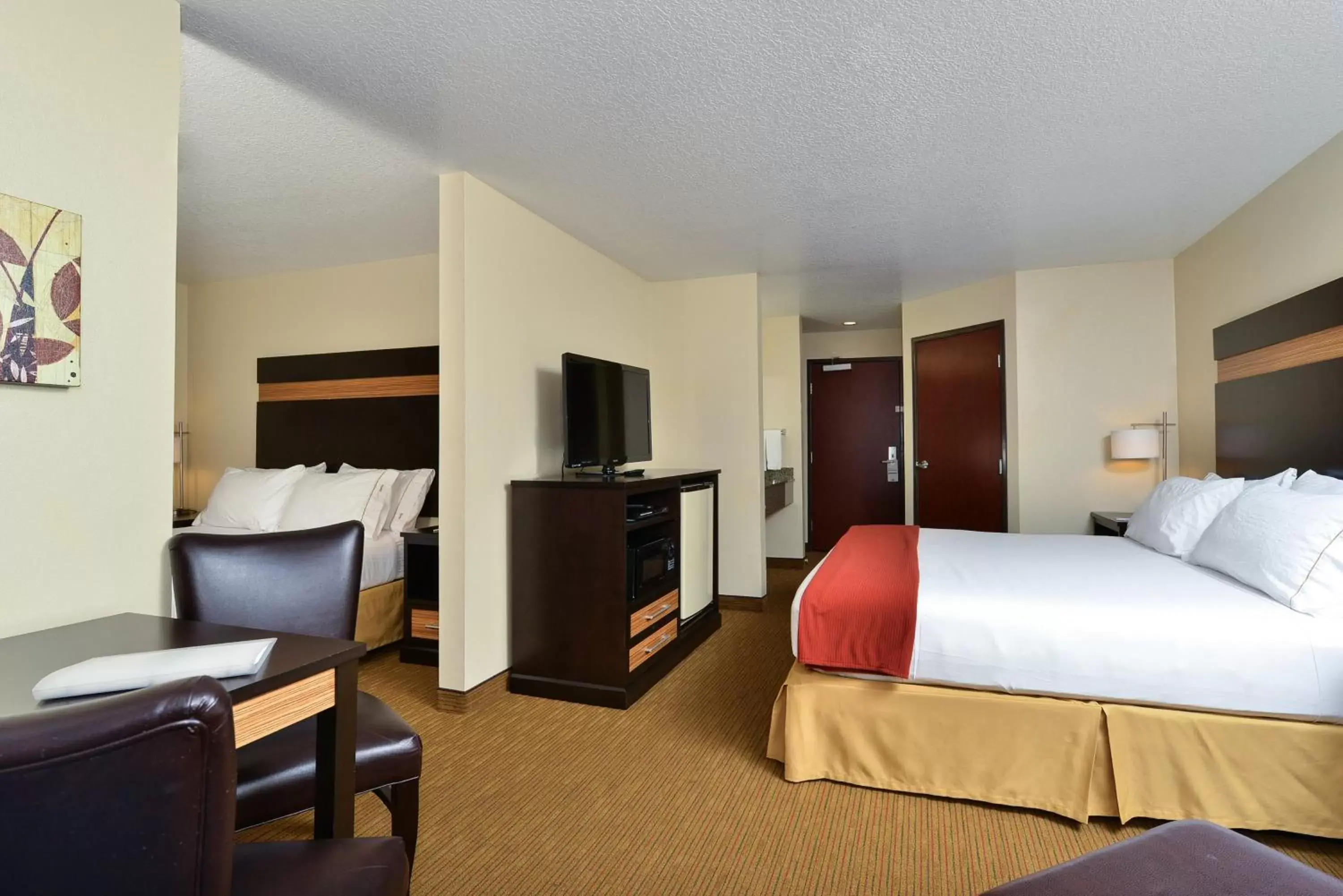 Photo of the whole room, Bed in Holiday Inn Express Portland SE - Clackamas Area, an IHG Hotel