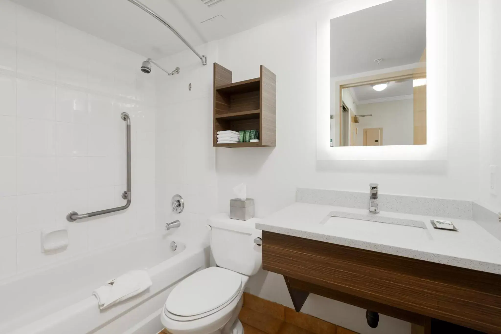 Shower, Bathroom in GEC Granville Suites Downtown