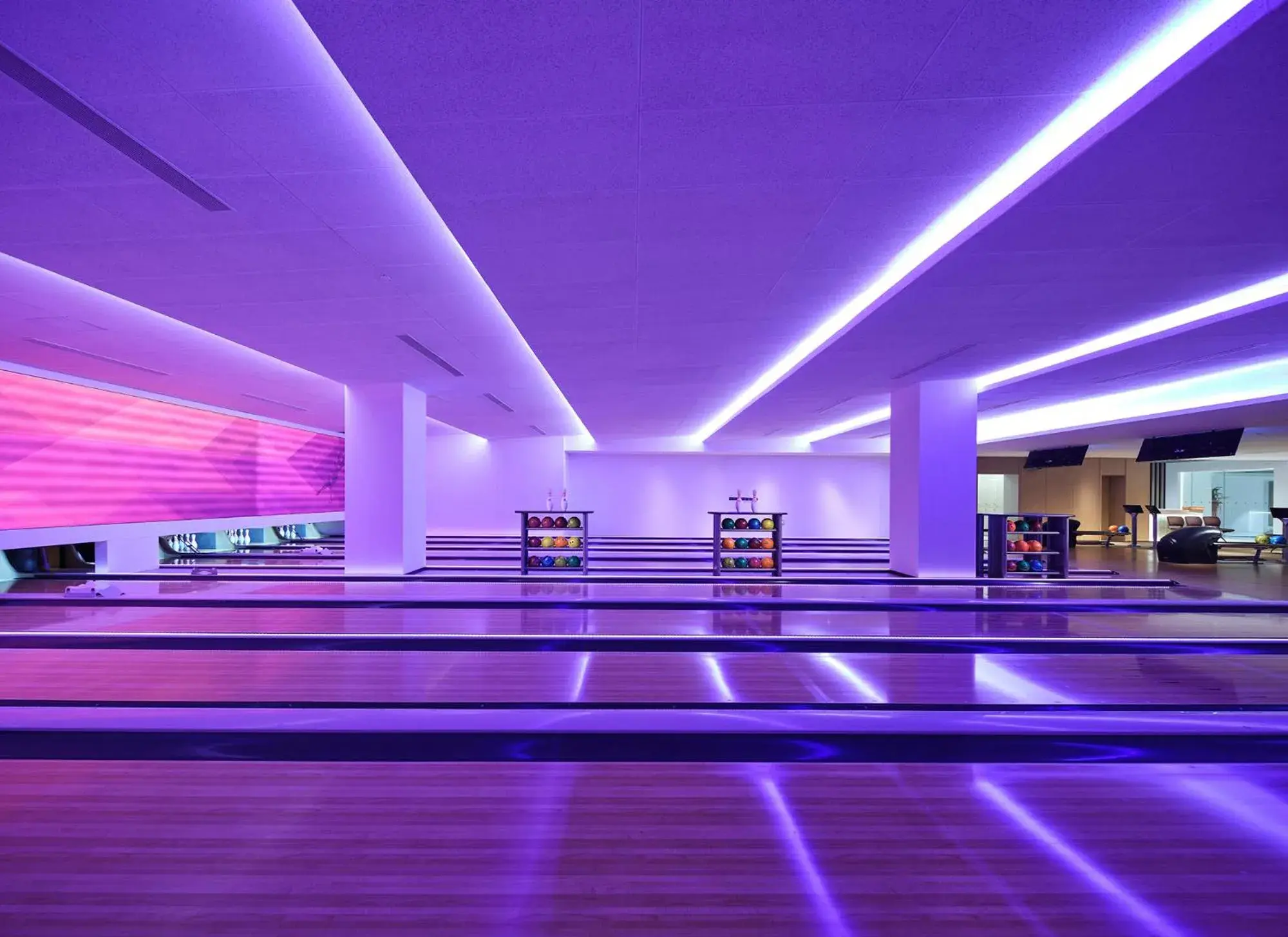 Bowling, Swimming Pool in HUALUXE Nanjing Yangtze River, an IHG Hotel