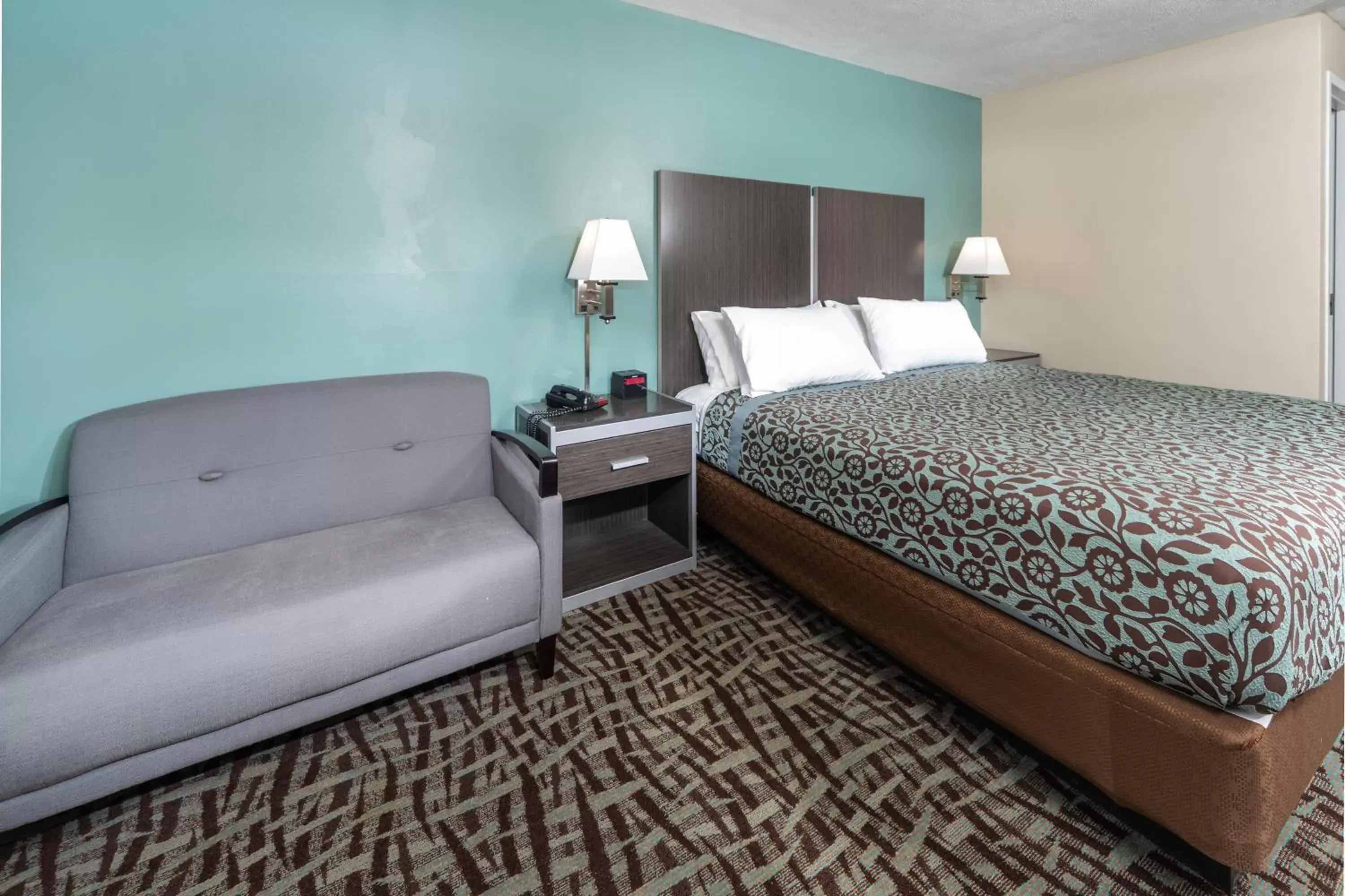 Bed, Room Photo in BridgePointe Inn & Suites by BPhotels, Council Bluffs, Omaha Area