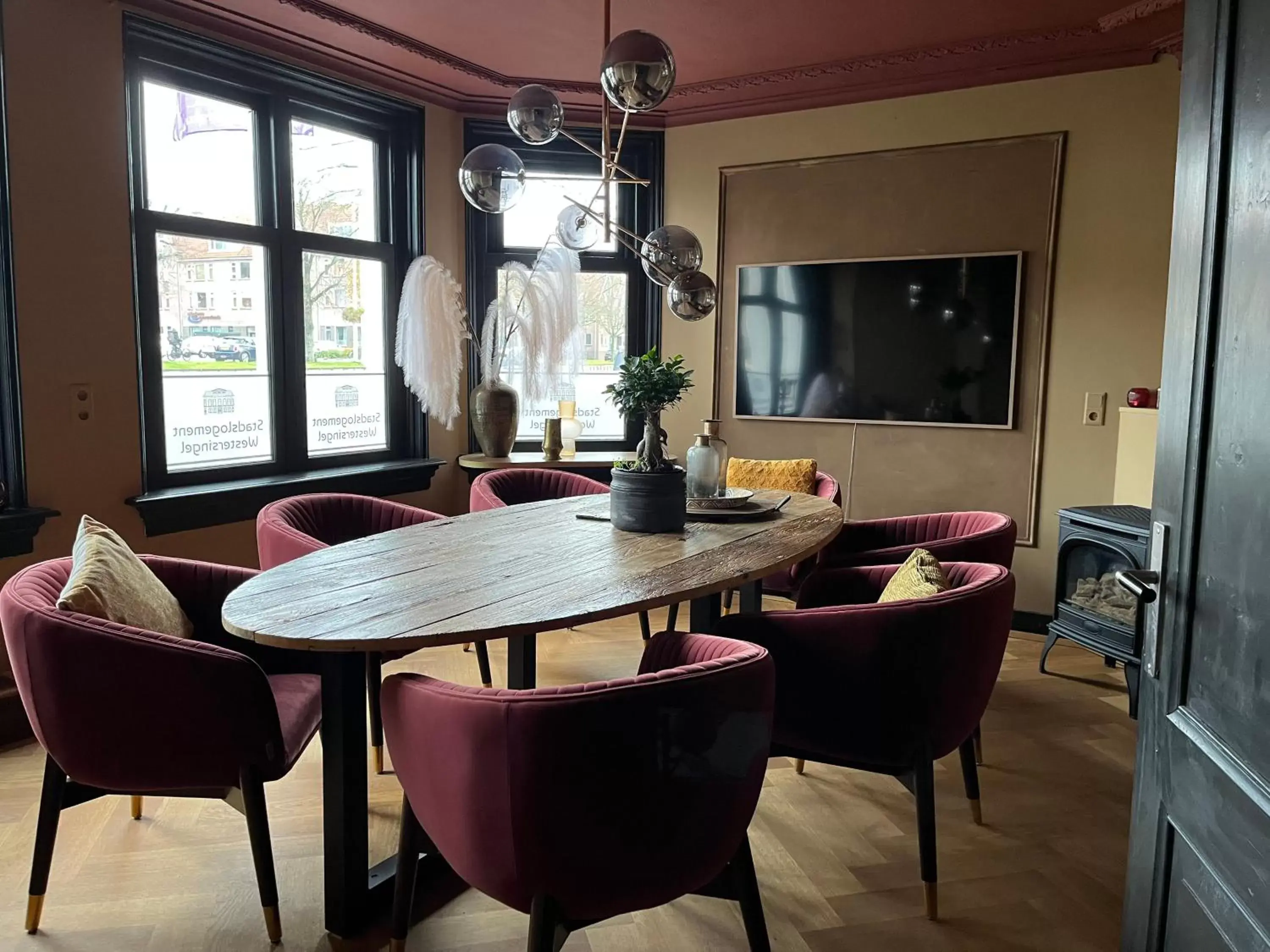 Dining Area in Stadslogement Westersingel