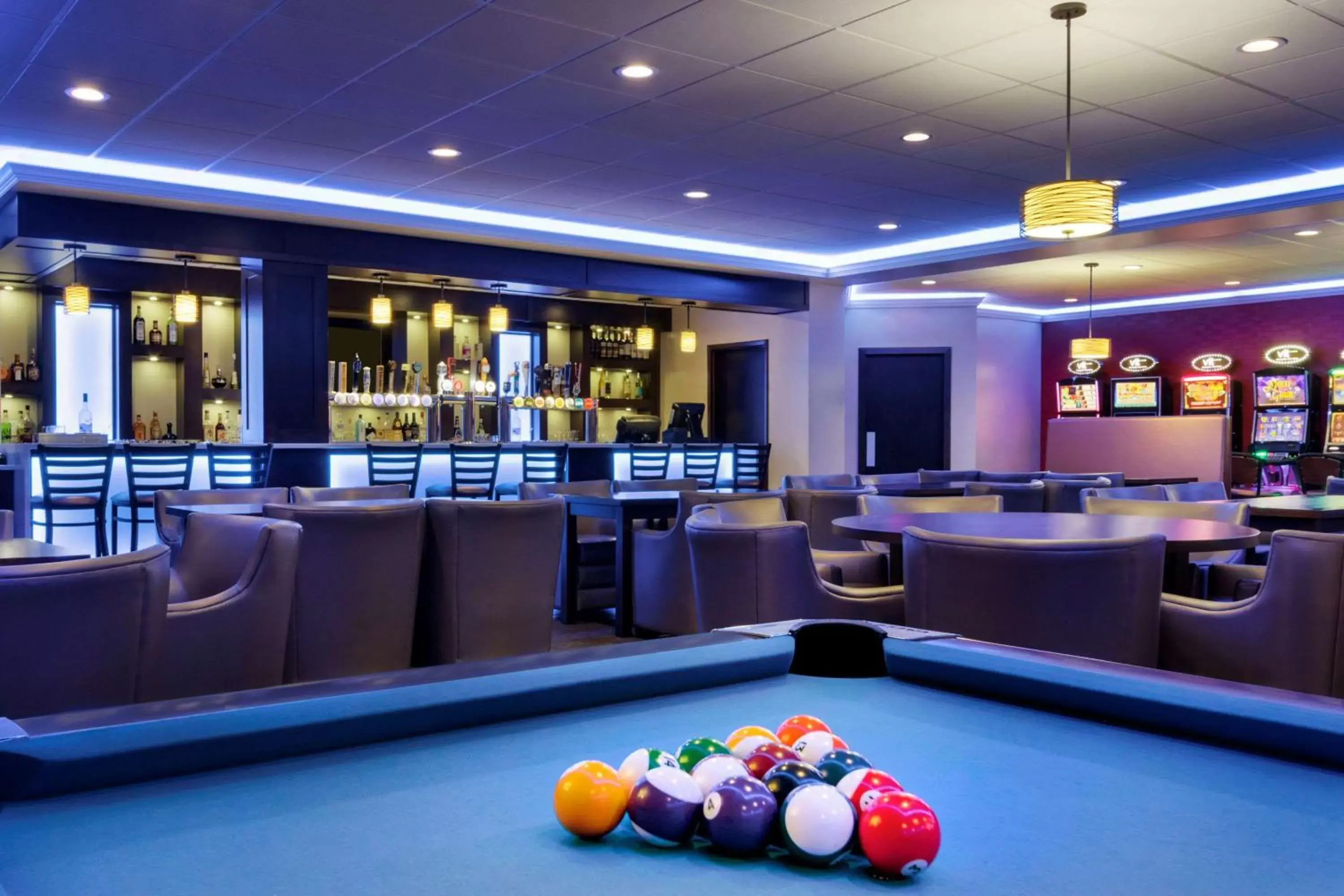 Restaurant/places to eat, Billiards in Travelodge by Wyndham Lethbridge
