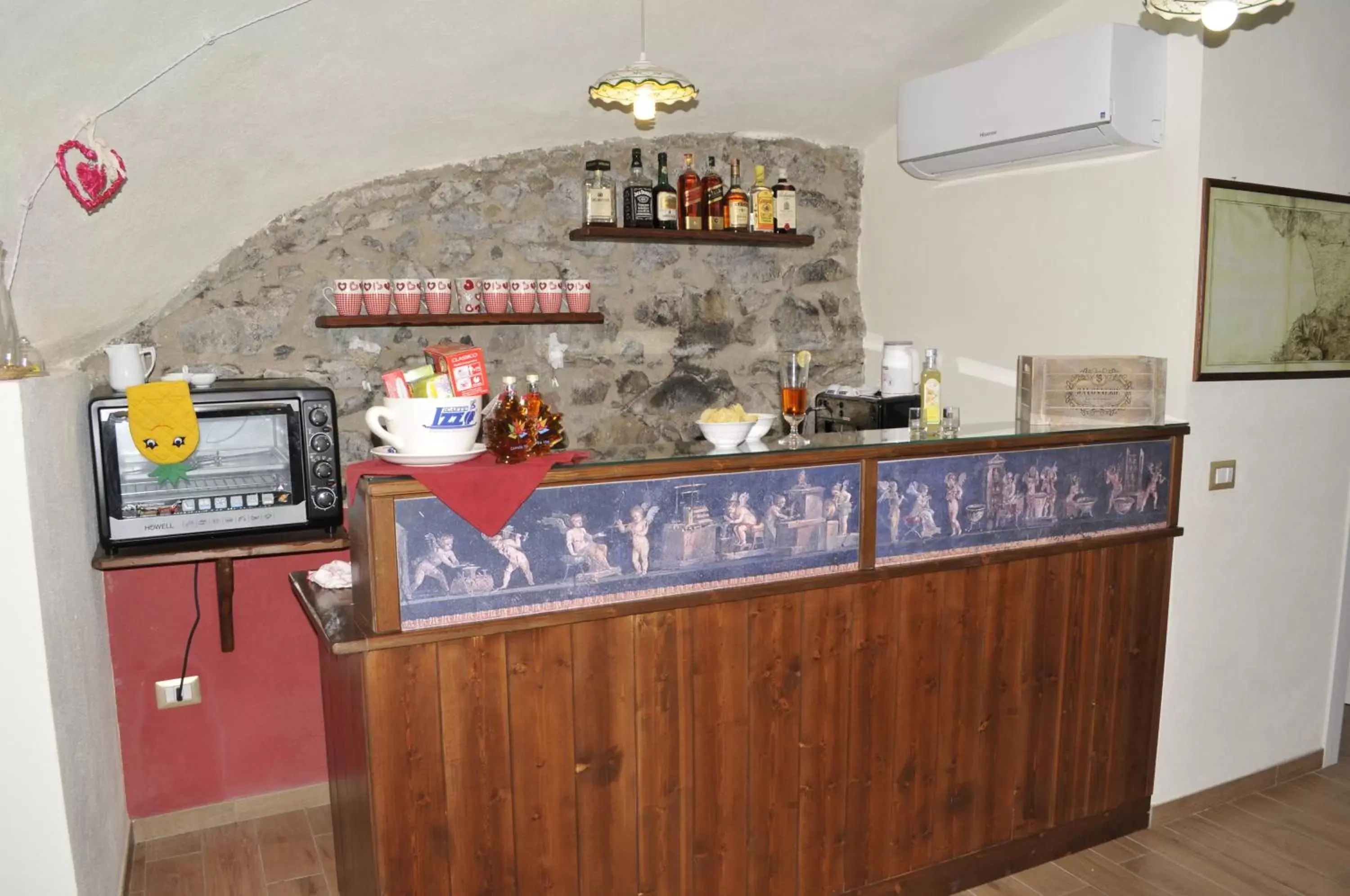 Coffee/tea facilities, Kitchen/Kitchenette in V&V Suite & Breakfast