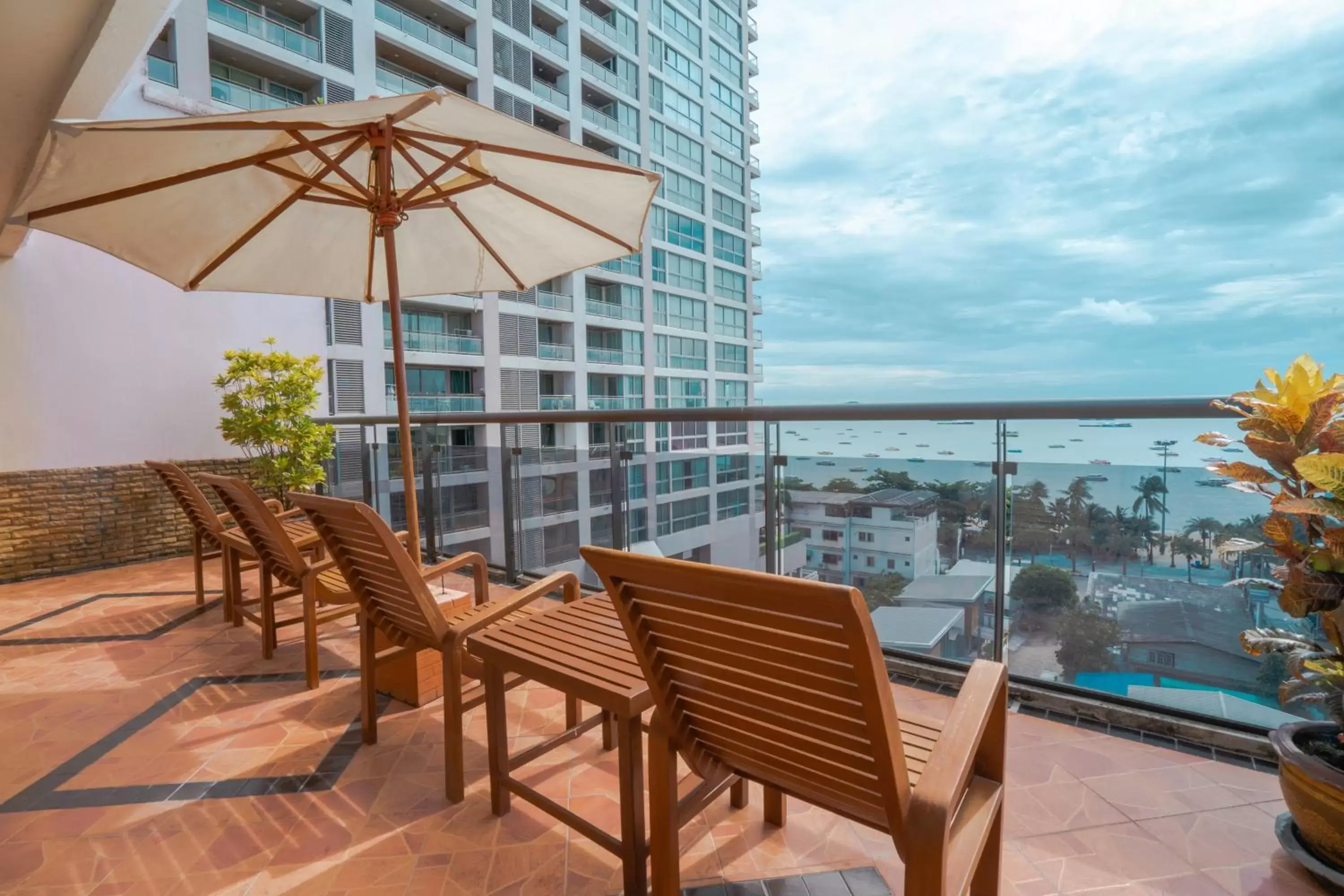 Balcony/Terrace in Mike Beach Resort