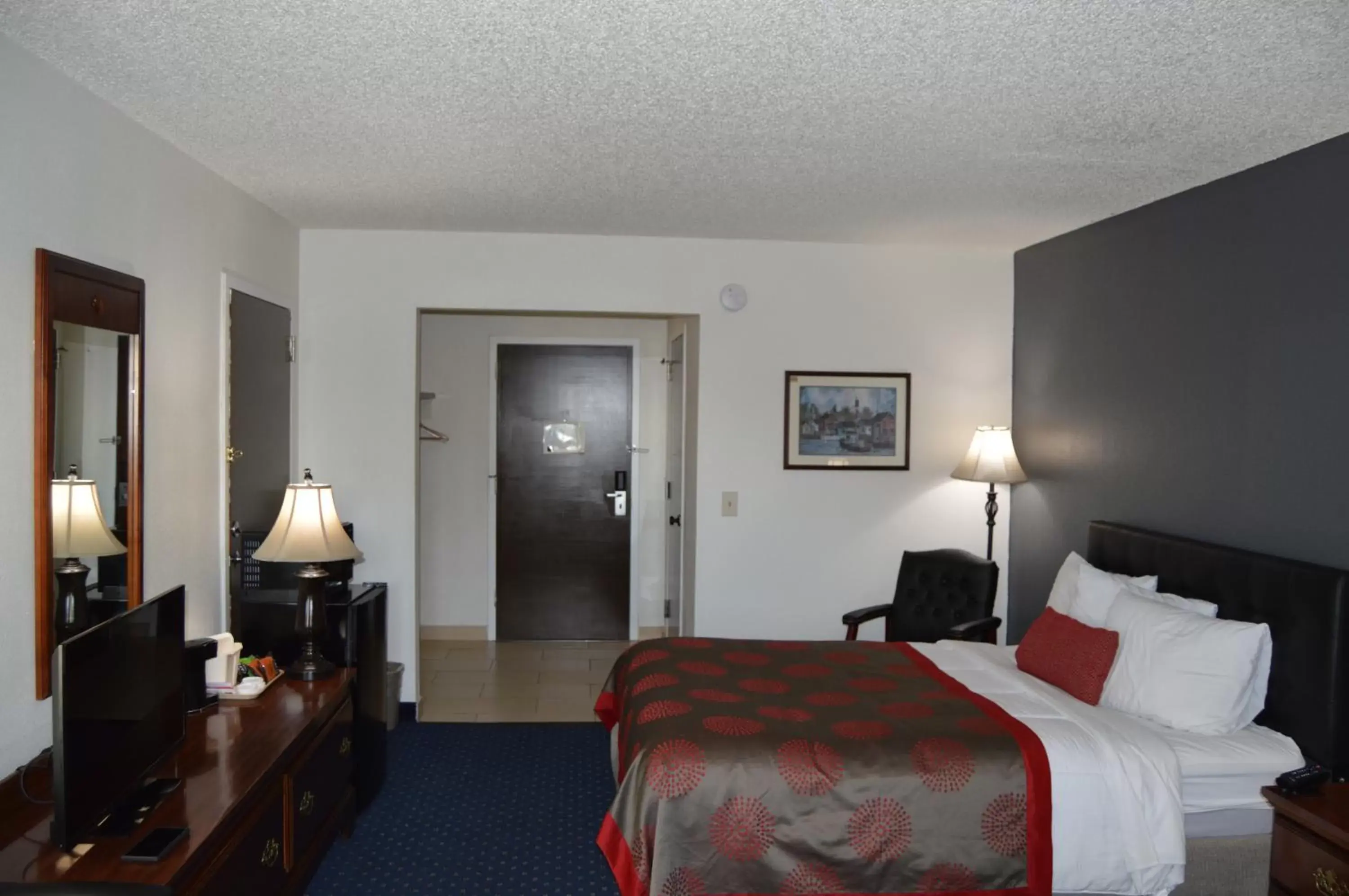 Photo of the whole room, Bed in Ramada by Wyndham Arcata