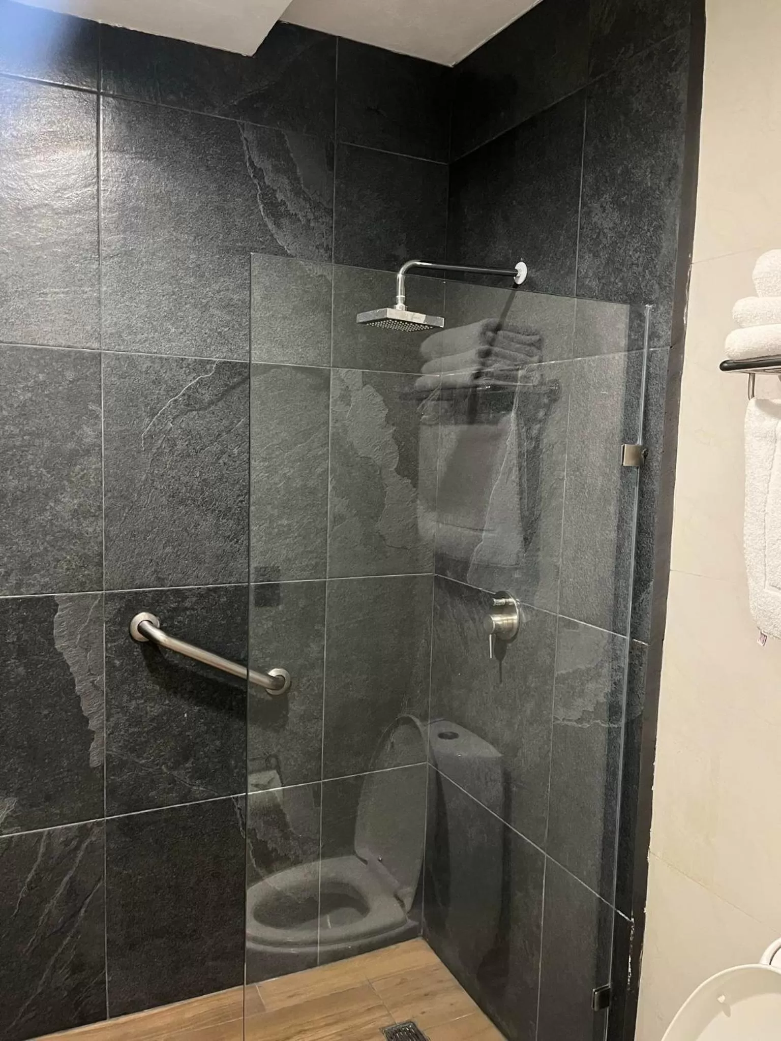 Shower in Zújmú Business Boutique Hotel