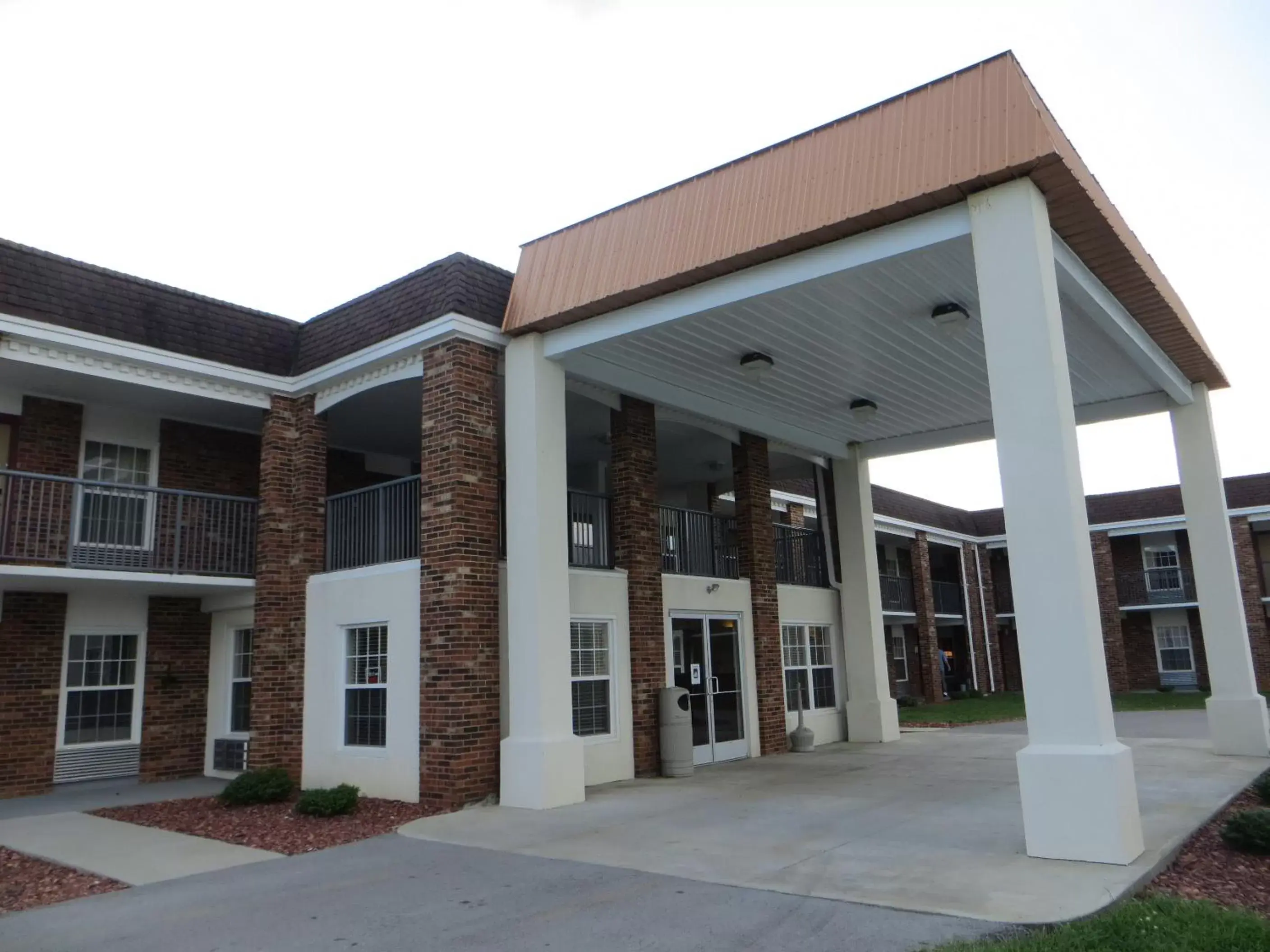 Facade/entrance, Property Building in Days Inn by Wyndham Cave City