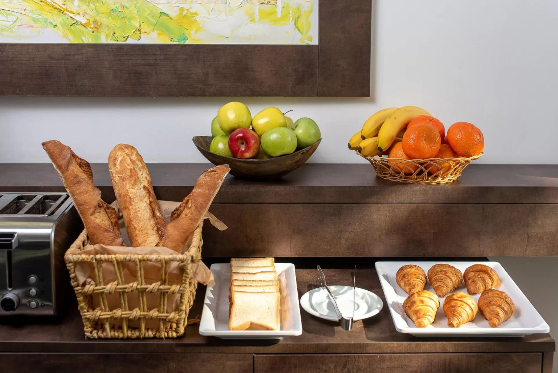 Breakfast in Thomas Albert Hotel