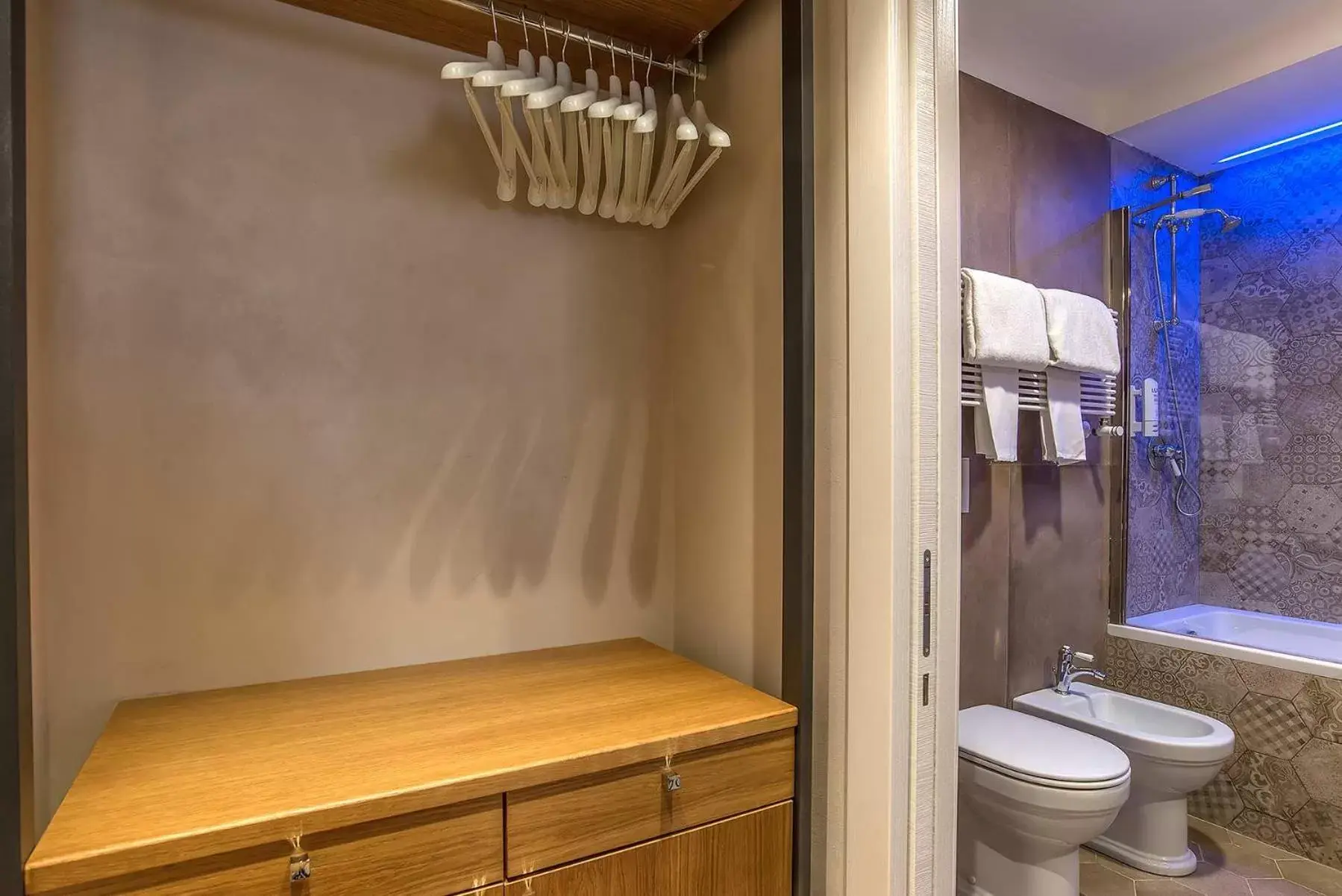 Toilet, Bathroom in Hotel Elite