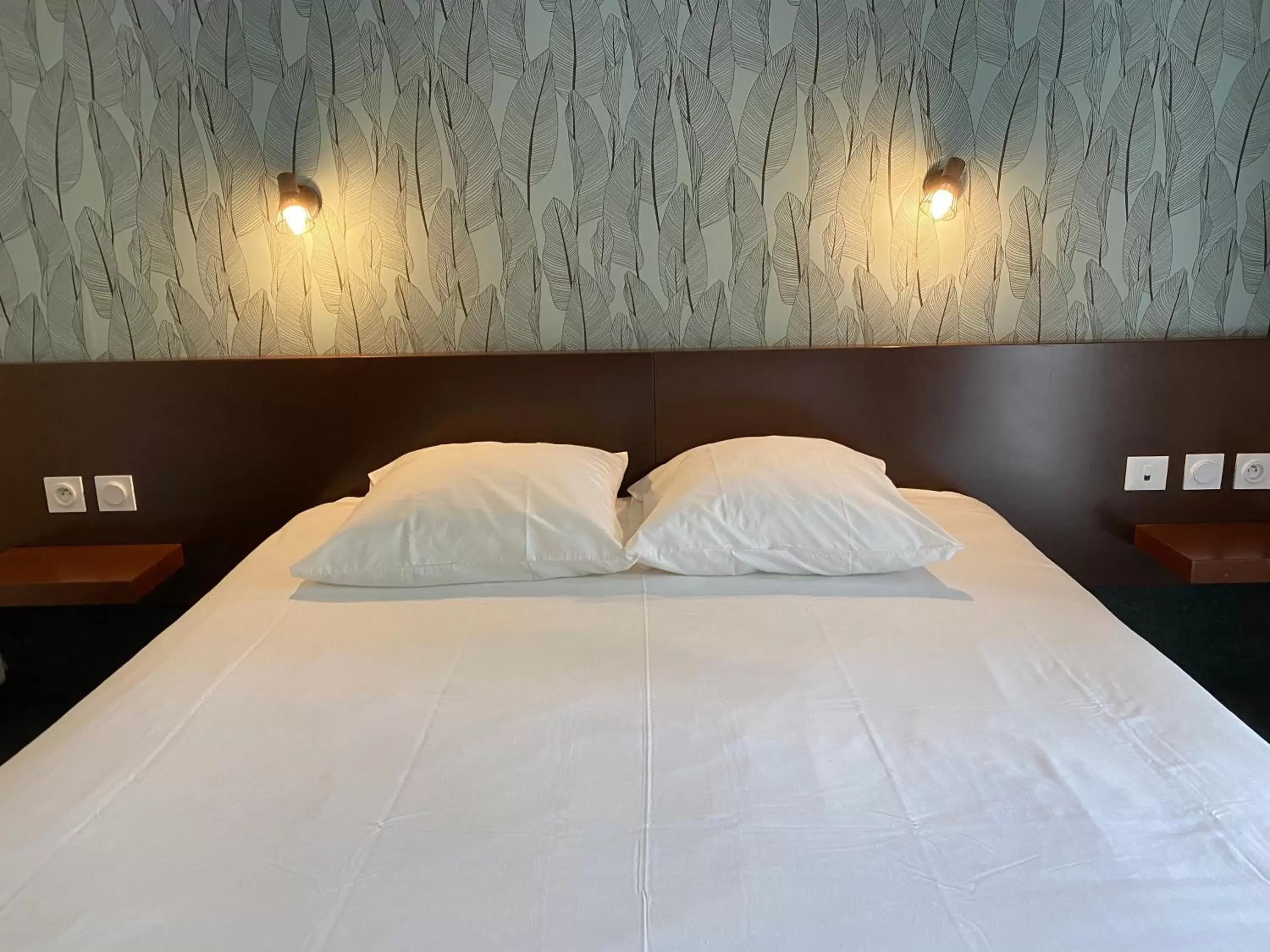 Bedroom, Bed in Ostal Hotel Pau Universite
