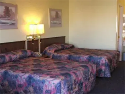 Bedroom, Bed in Americas Best Value Inn Comanche