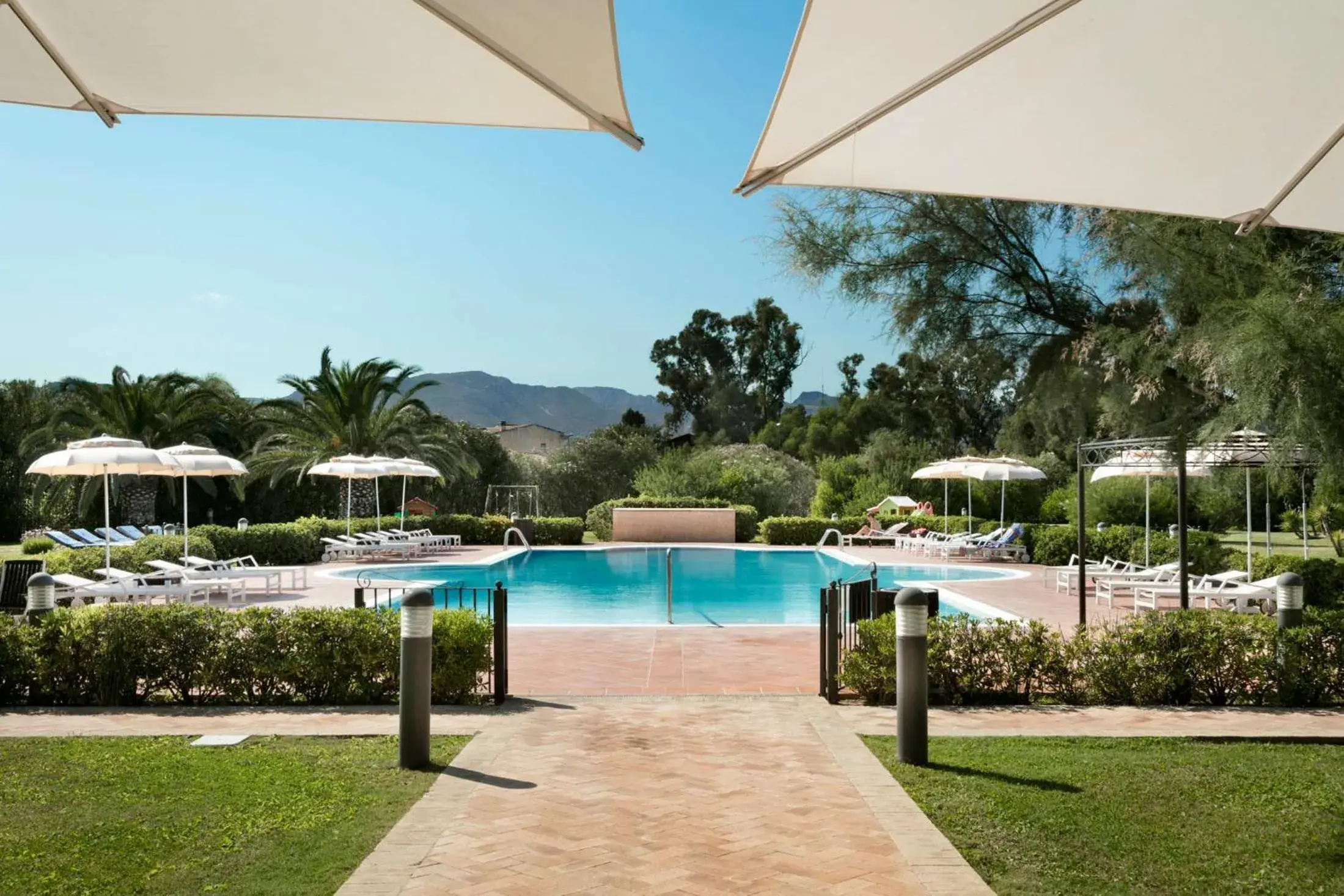 Garden, Swimming Pool in Hotel Santa Gilla