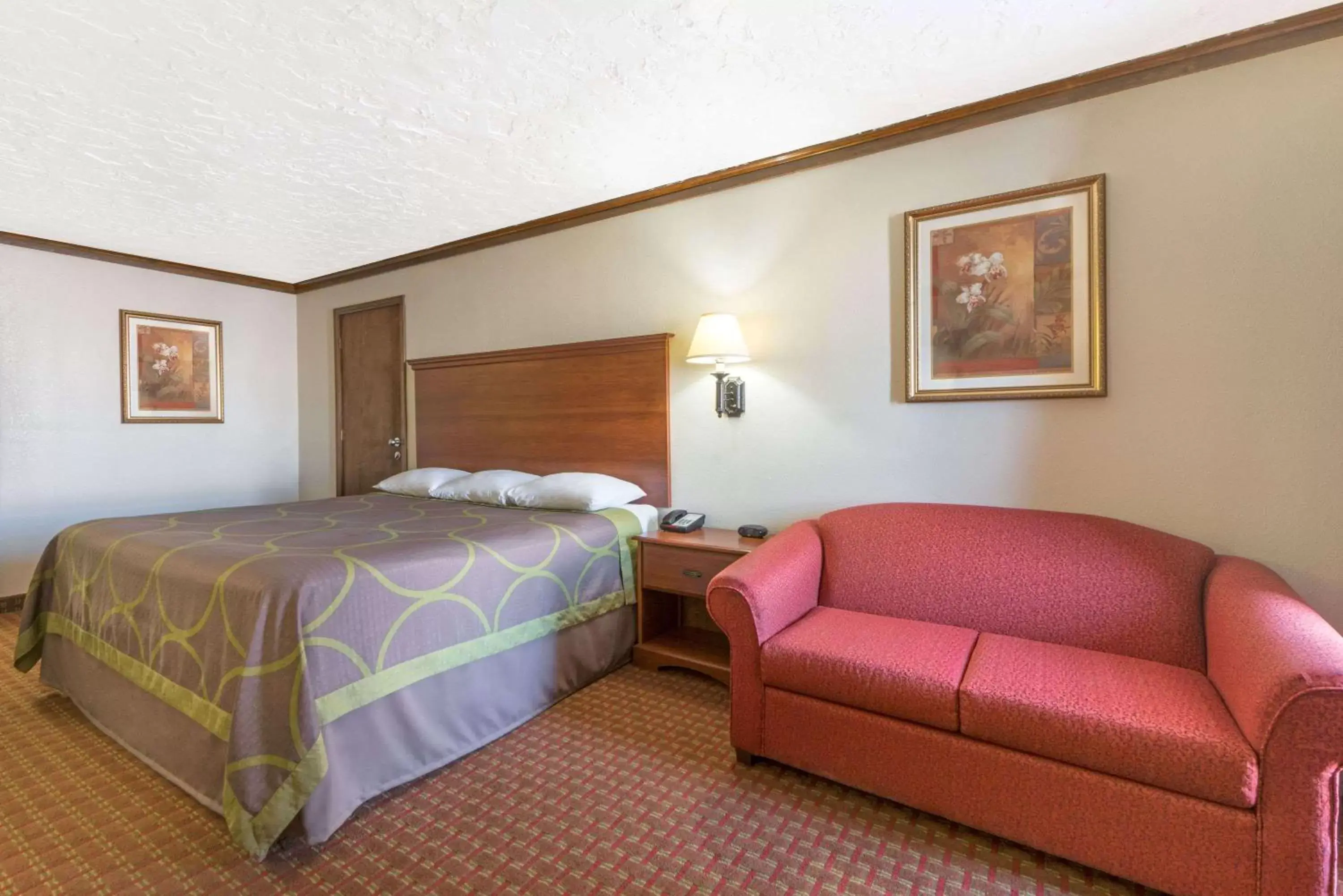 Photo of the whole room, Bed in Super 8 by Wyndham Enid