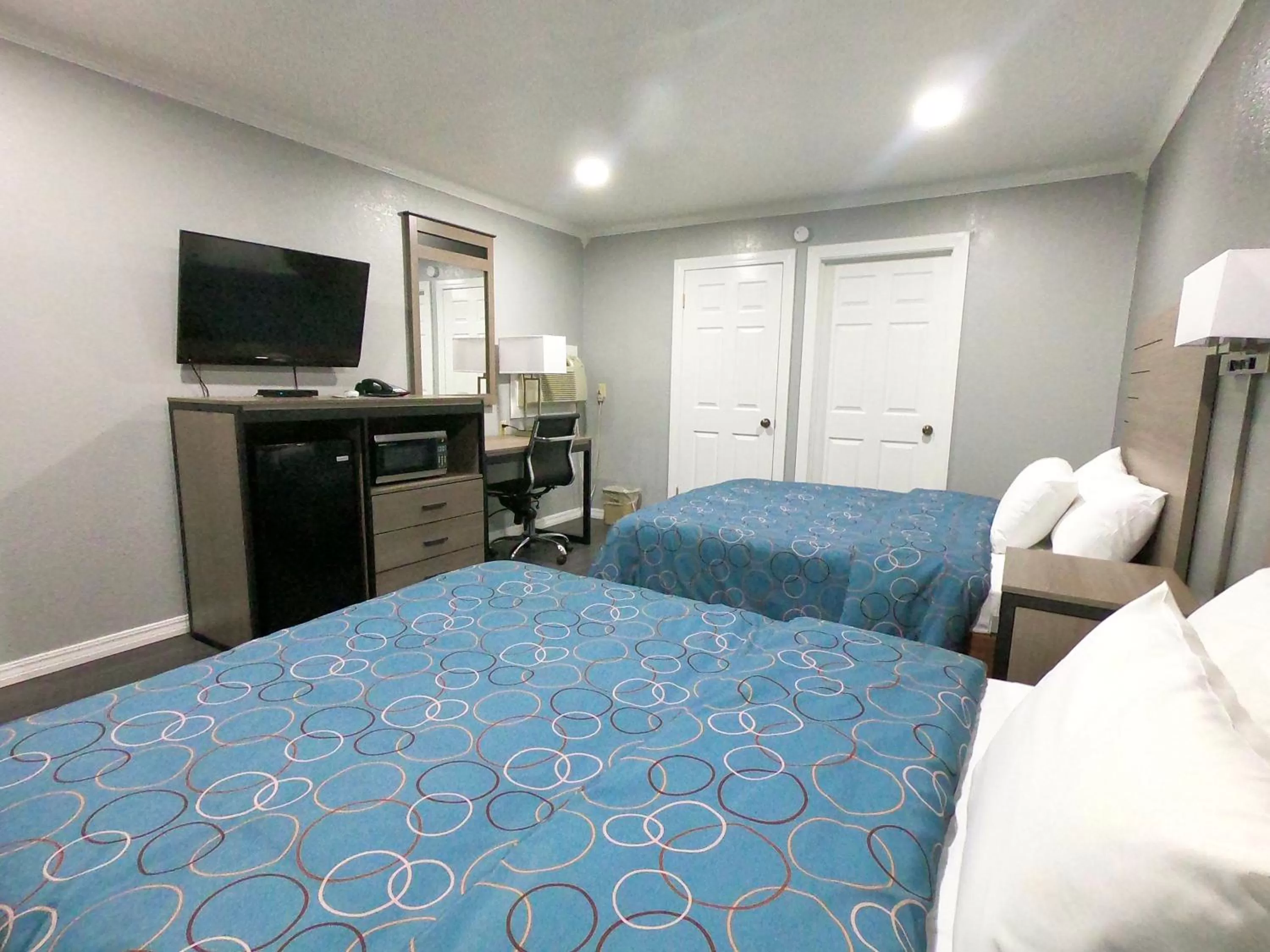 TV and multimedia, Bed in Budget Host Inn