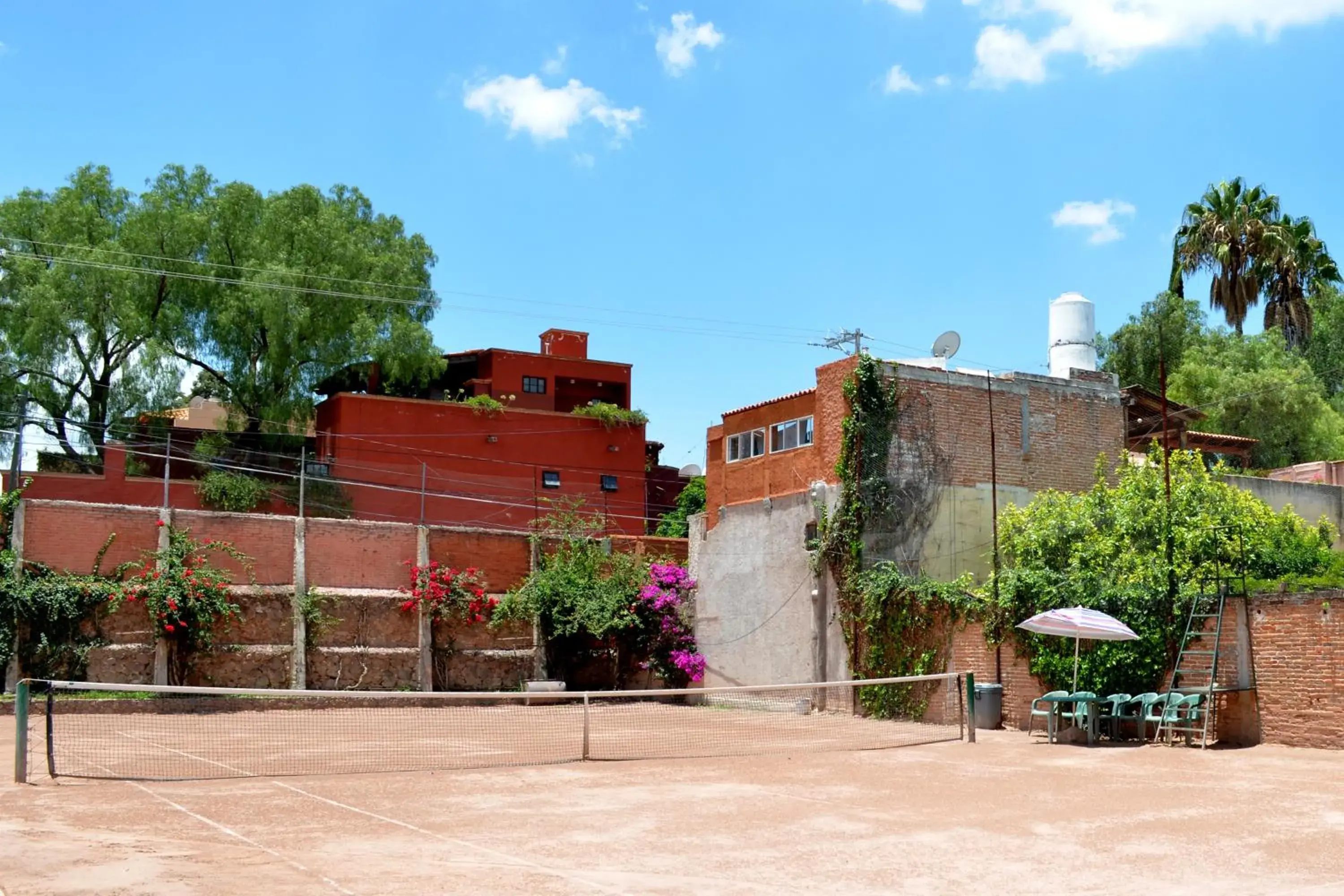 Tennis court, Property Building in Posada de la Aldea