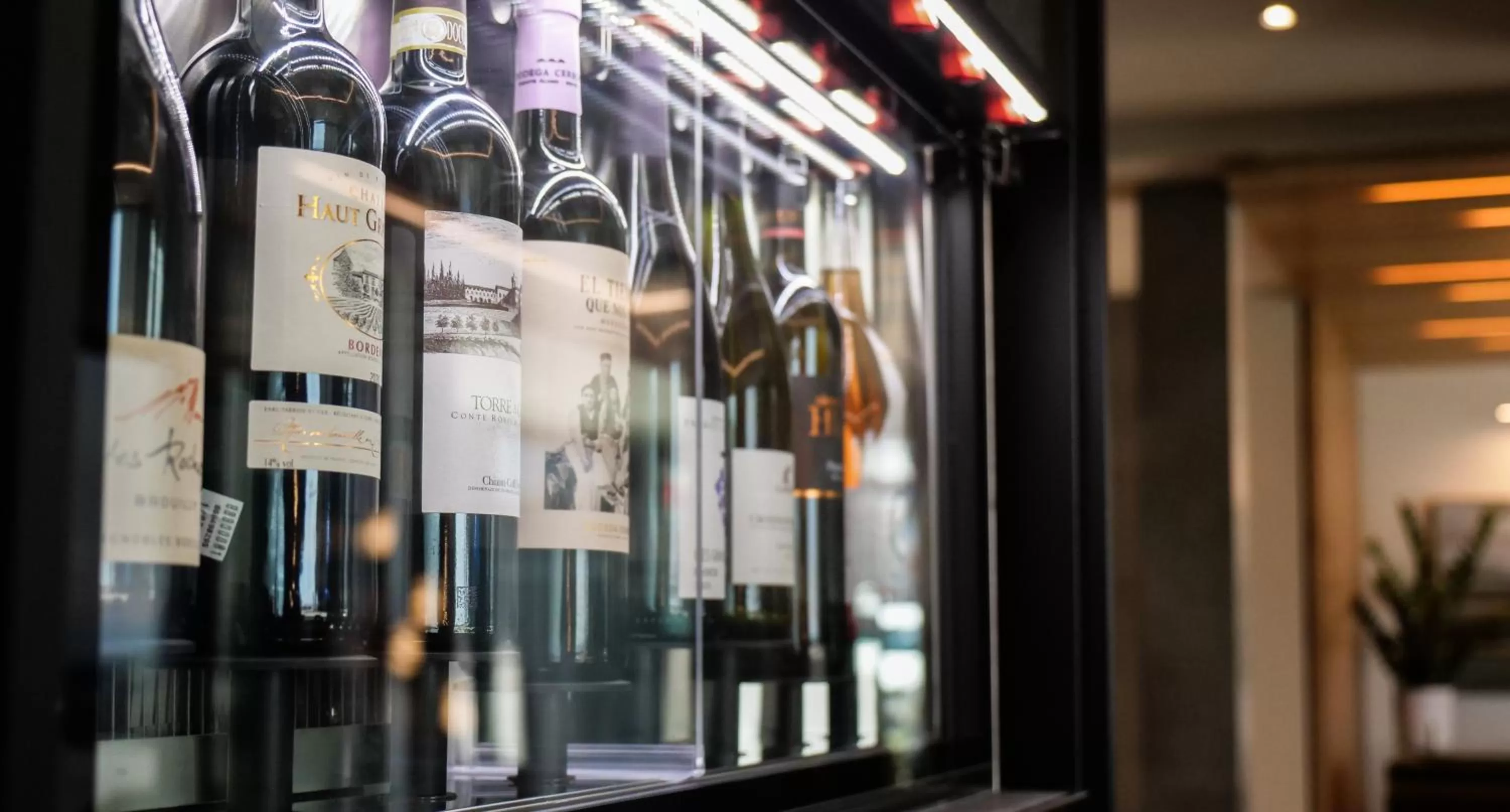 Lounge or bar in Hôtel Saint-Germain Rimouski